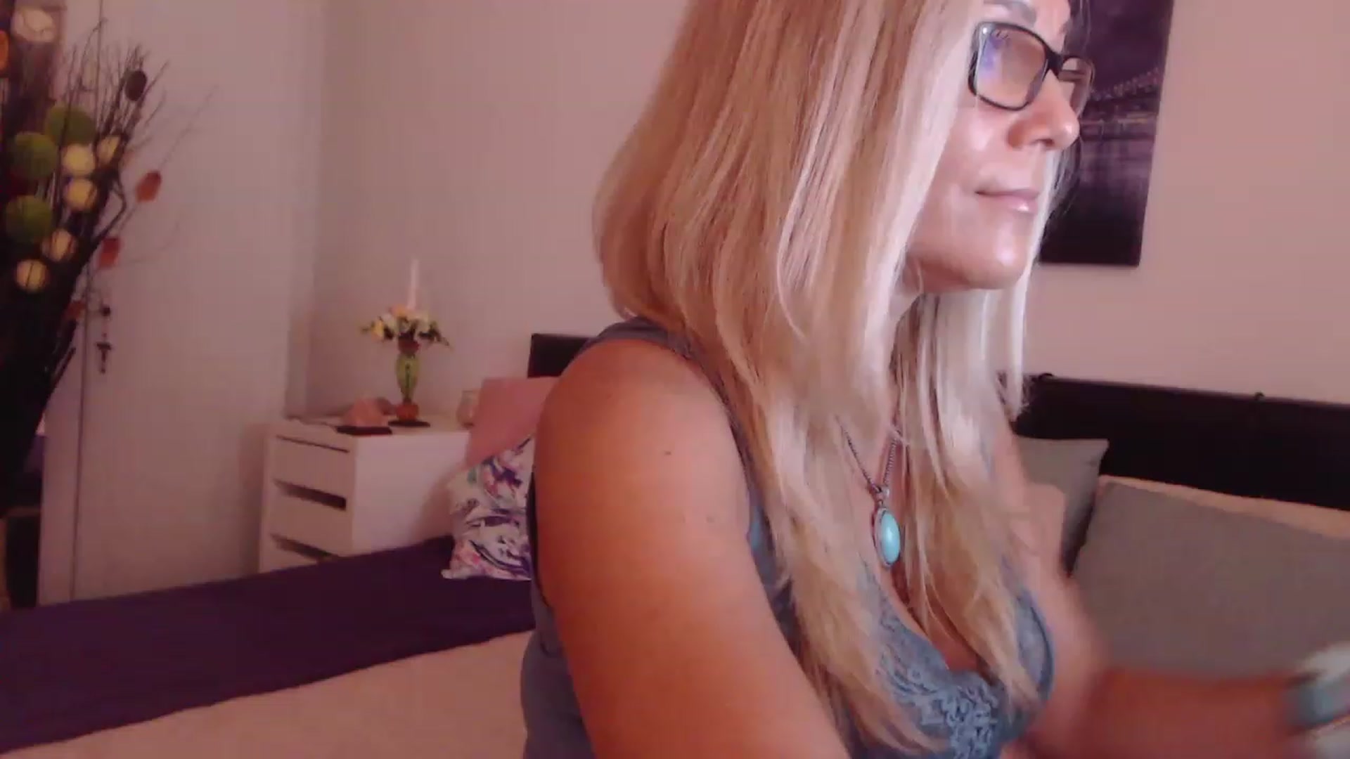 Gallery image thumbnail from Reeya71's myfreecams stream on, 08/17/2023, 05:14 image 9 of 20