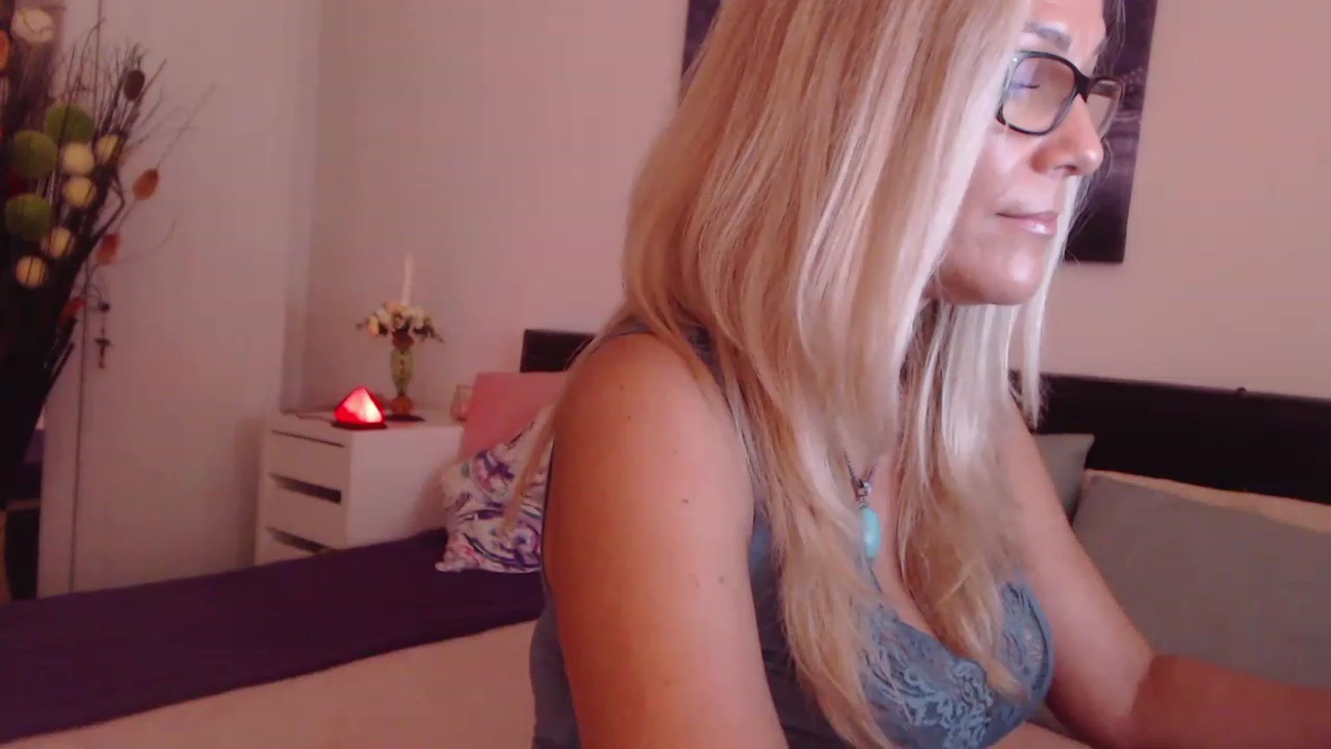 Gallery image thumbnail from Reeya71's myfreecams stream on, 08/17/2023, 05:14 image 12 of 20