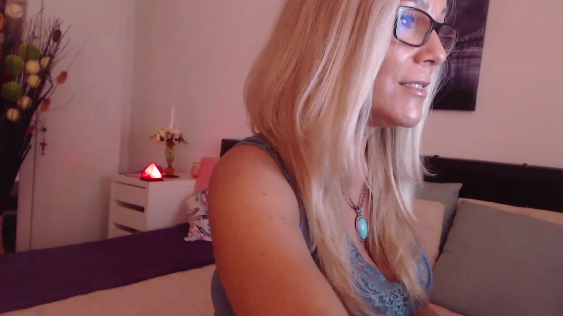 Gallery image thumbnail from Reeya71's myfreecams stream on, 08/17/2023, 05:14 image 1 of 20