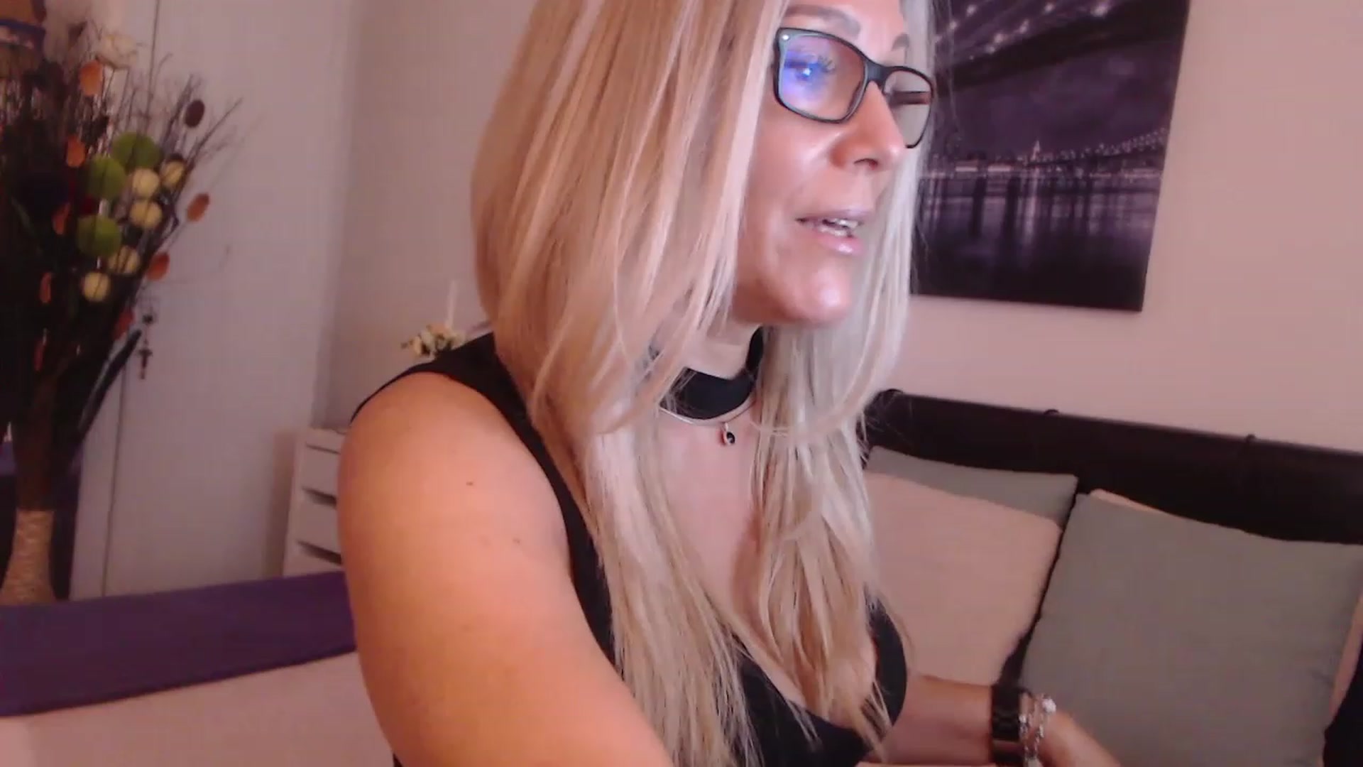 Gallery image thumbnail from Reeya71's myfreecams stream on, 08/25/2023, 04:43 image 8 of 20