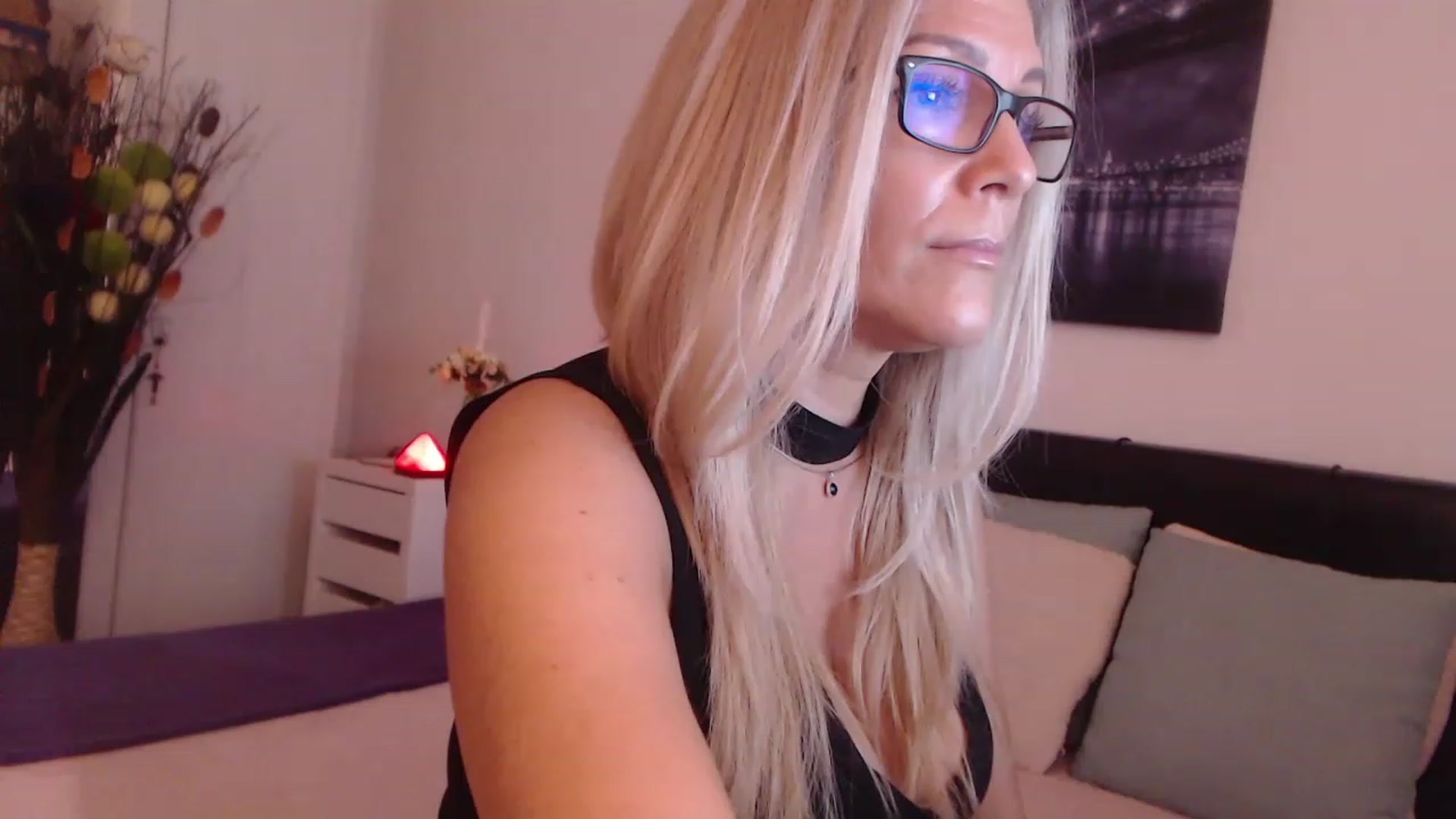 Gallery image thumbnail from Reeya71's myfreecams stream on, 08/25/2023, 04:43 image 7 of 20