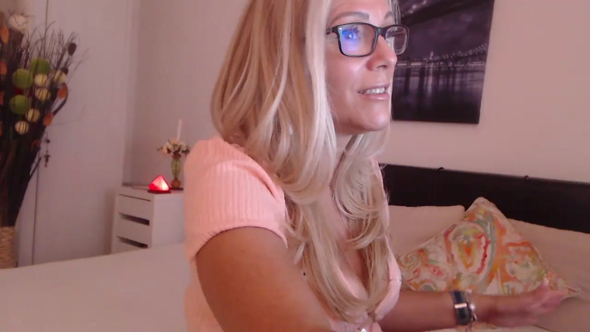 Gallery image thumbnail from Reeya71's myfreecams stream on, 09/28/2023, 07:53 image 15 of 20