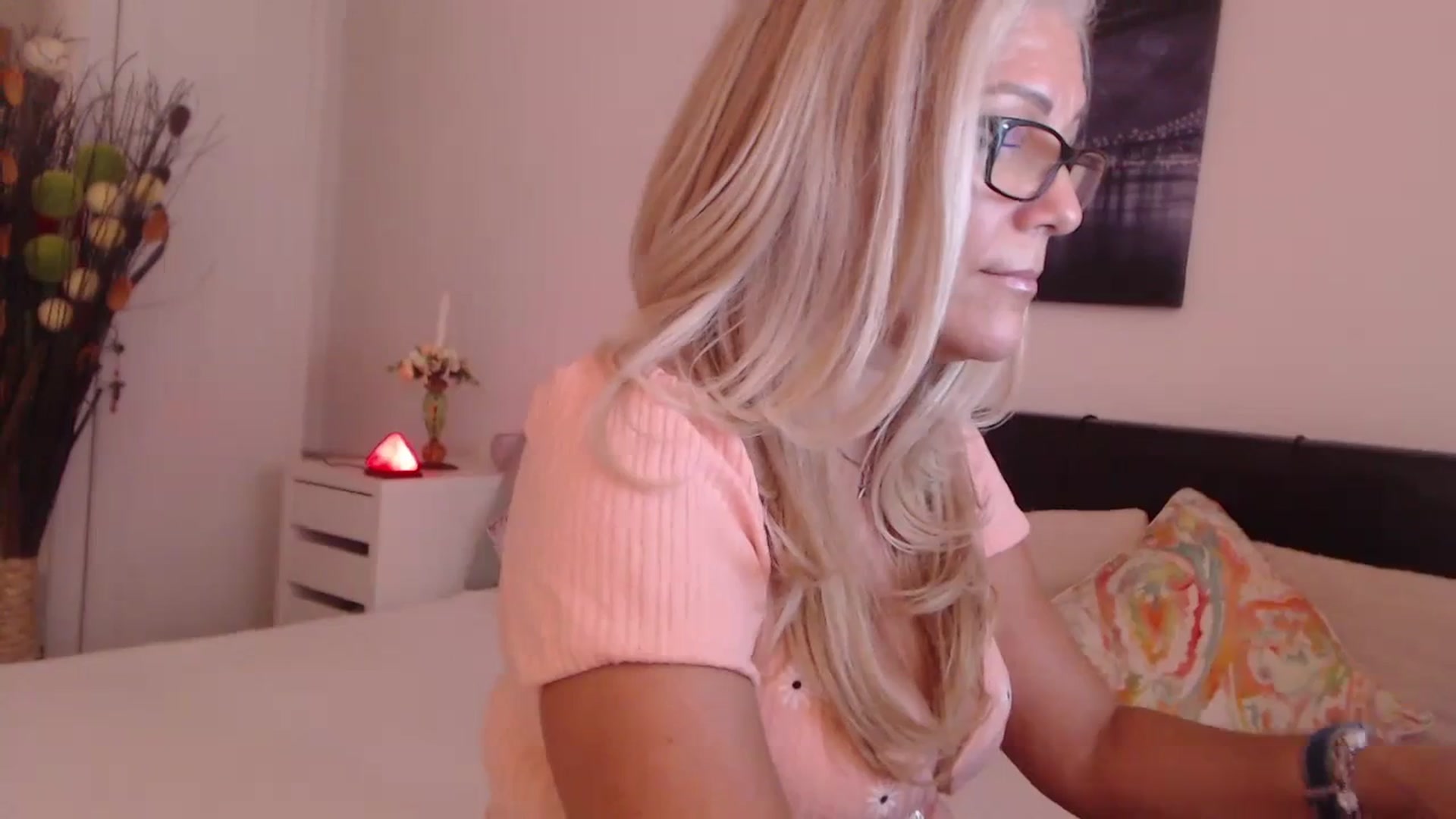 Gallery image thumbnail from Reeya71's myfreecams stream on, 09/28/2023, 07:53 image 16 of 20