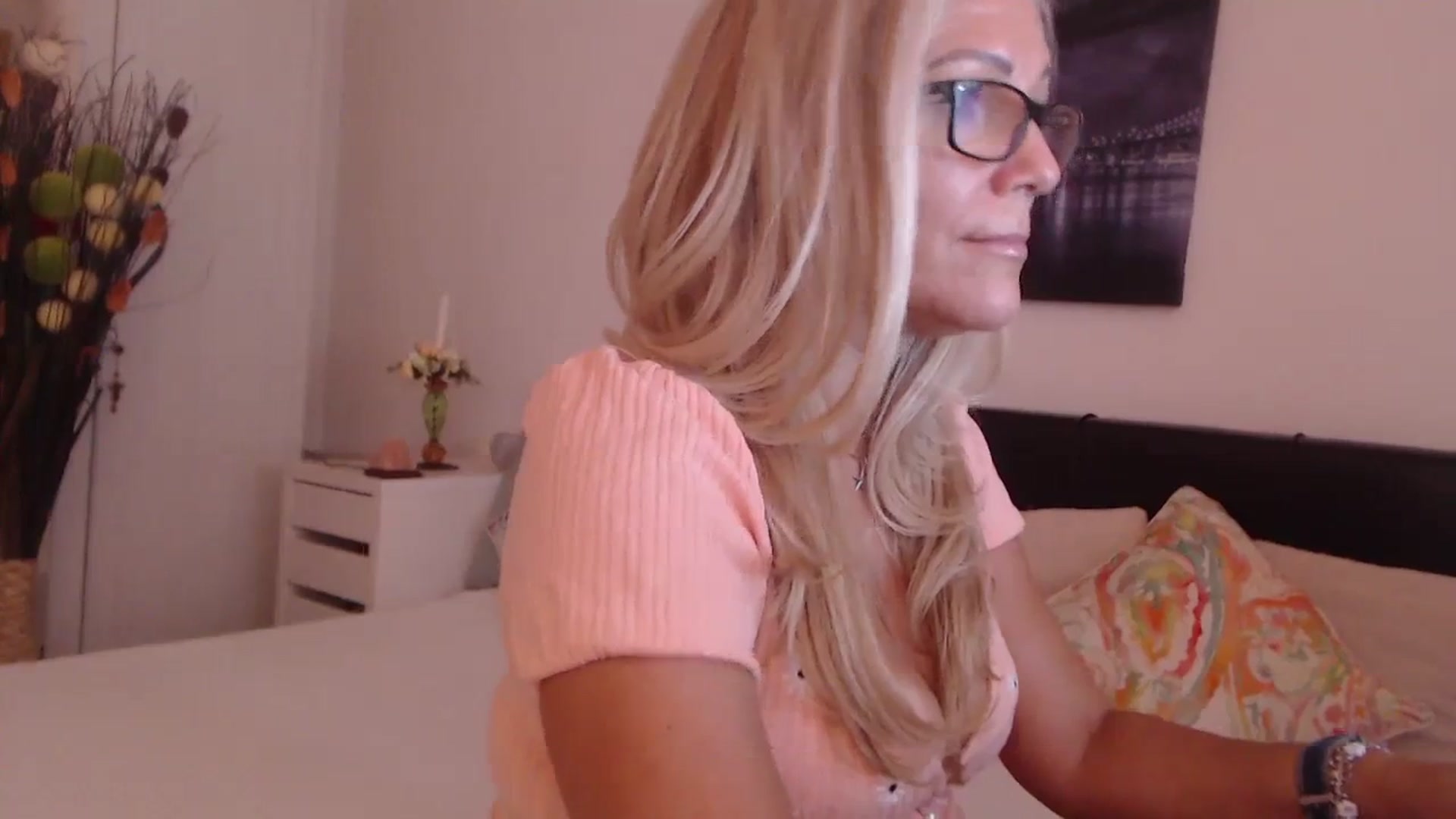 Gallery image thumbnail from Reeya71's myfreecams stream on, 09/28/2023, 07:53 image 12 of 20