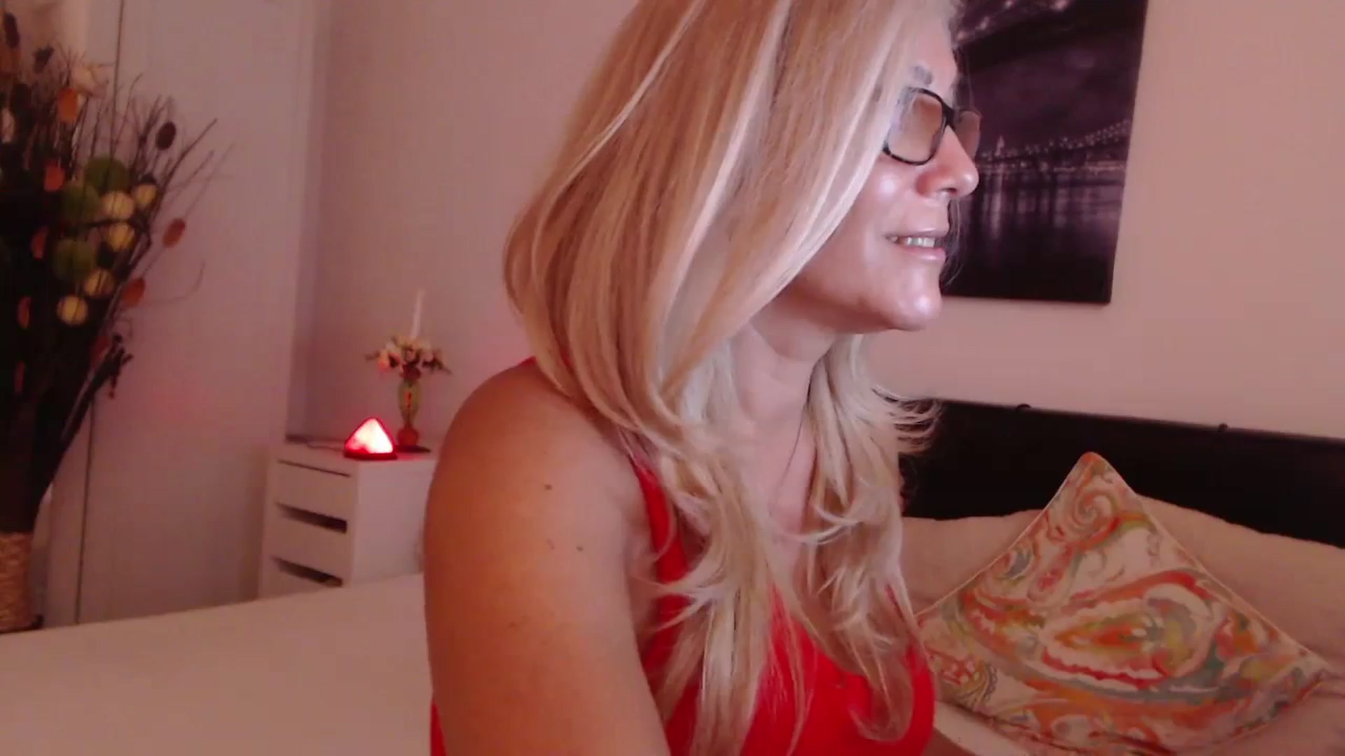Gallery image thumbnail from Reeya71's myfreecams stream on, 09/30/2023, 01:01 image 11 of 20