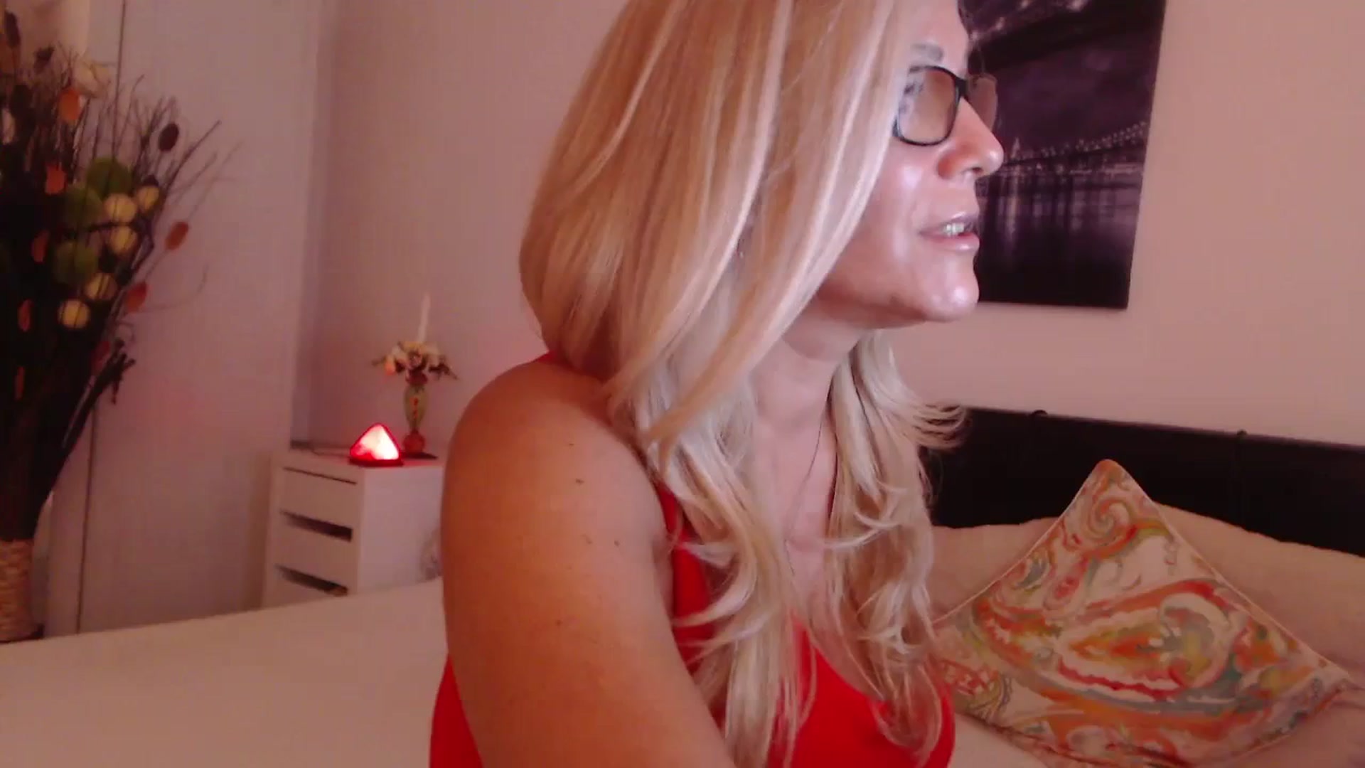 Gallery image thumbnail from Reeya71's myfreecams stream on, 09/30/2023, 01:01 image 6 of 20