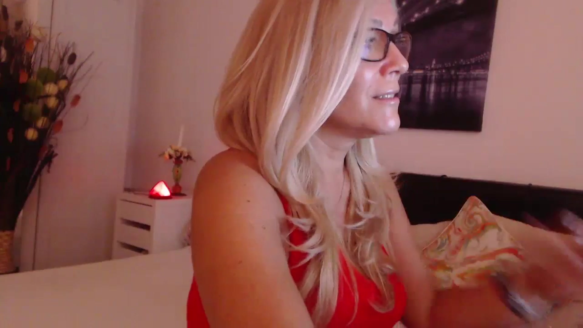 Gallery image thumbnail from Reeya71's myfreecams stream on, 09/30/2023, 01:01 image 19 of 20