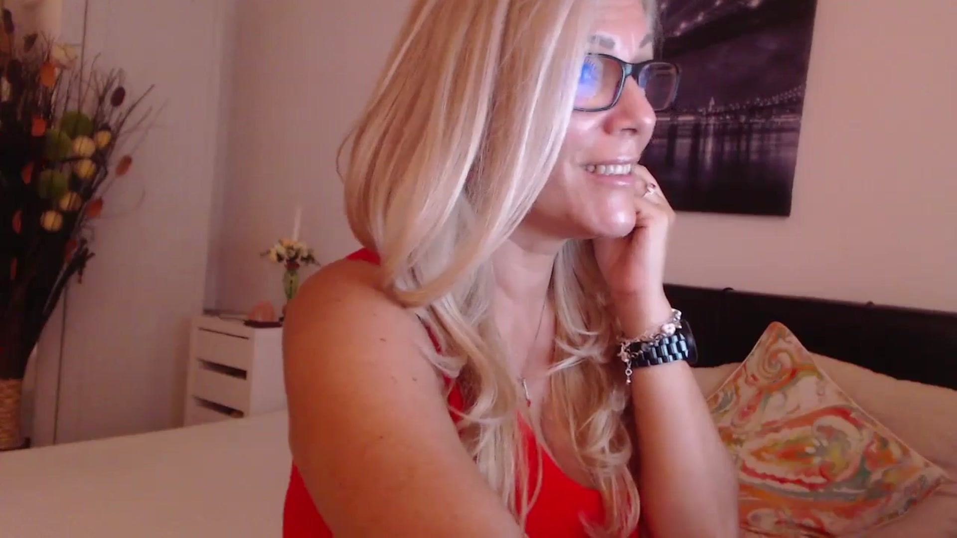 Gallery image thumbnail from Reeya71's myfreecams stream on, 09/30/2023, 01:01 image 5 of 20
