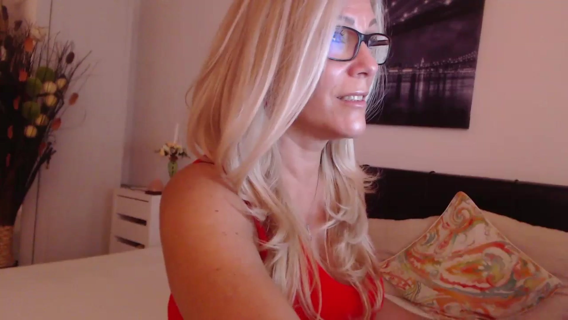 Gallery image thumbnail from Reeya71's myfreecams stream on, 09/30/2023, 01:01 image 4 of 20