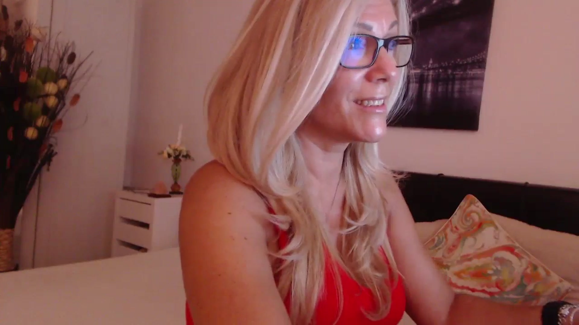 Gallery image thumbnail from Reeya71's myfreecams stream on, 09/30/2023, 01:01 image 12 of 20
