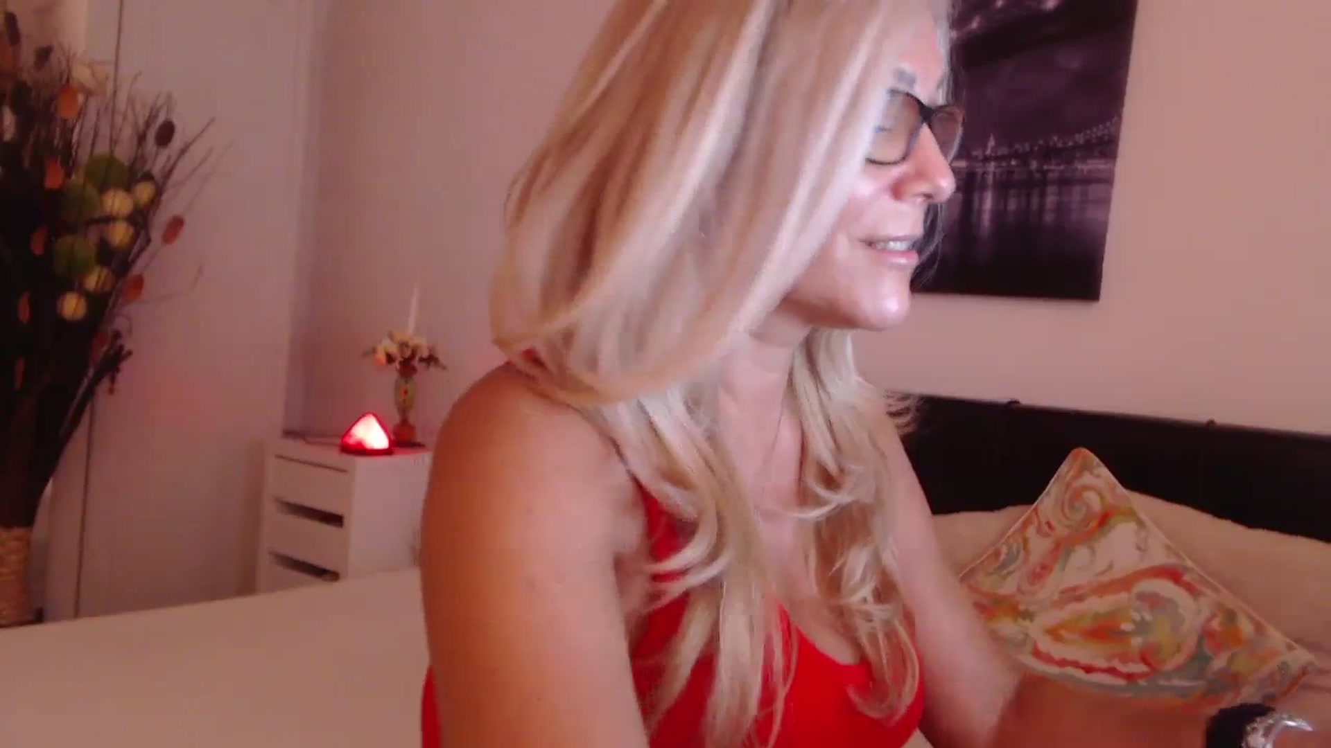 Gallery image thumbnail from Reeya71's myfreecams stream on, 09/30/2023, 01:01 image 7 of 20