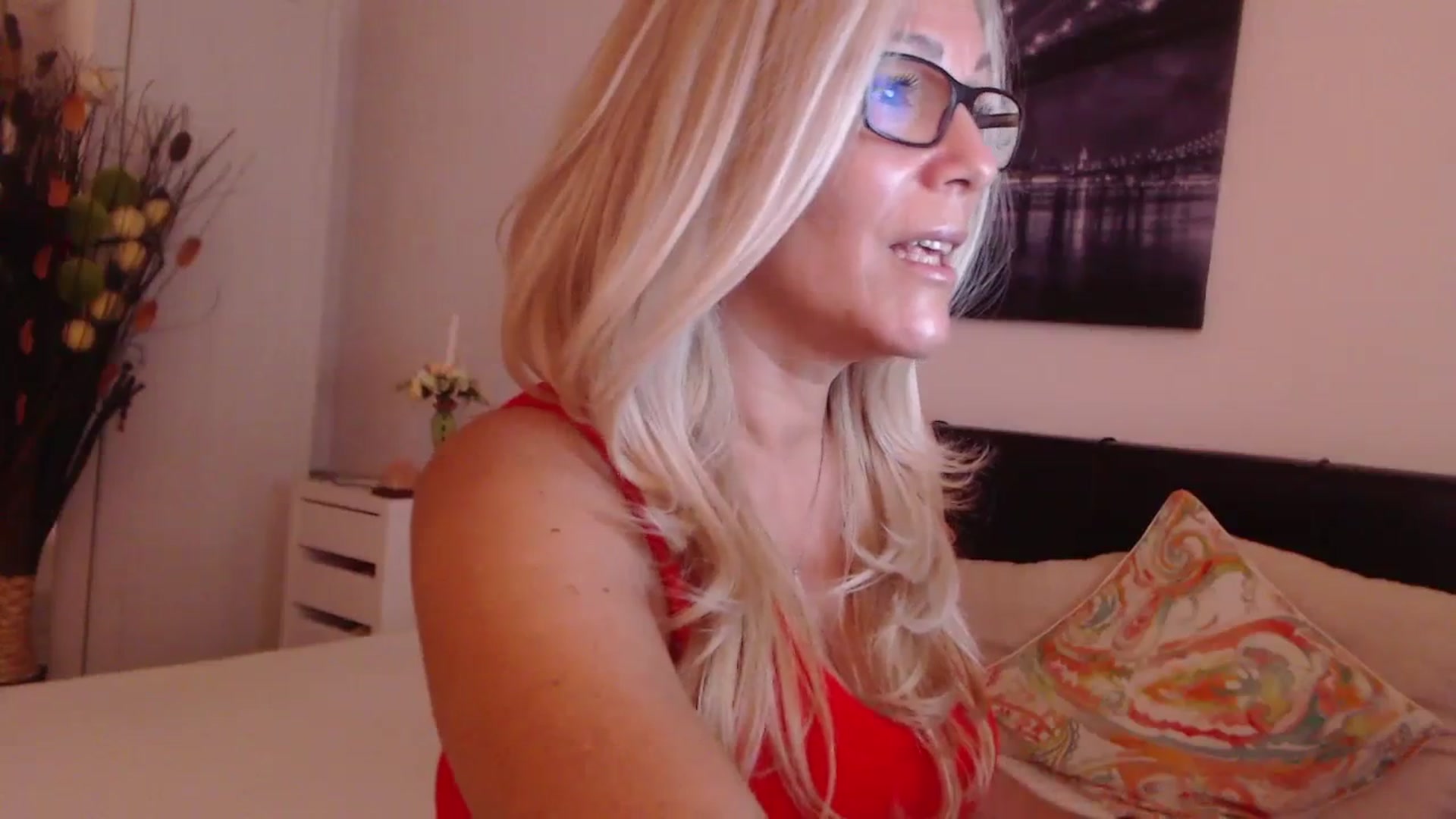 Gallery image thumbnail from Reeya71's myfreecams stream on, 09/30/2023, 01:01 image 3 of 20