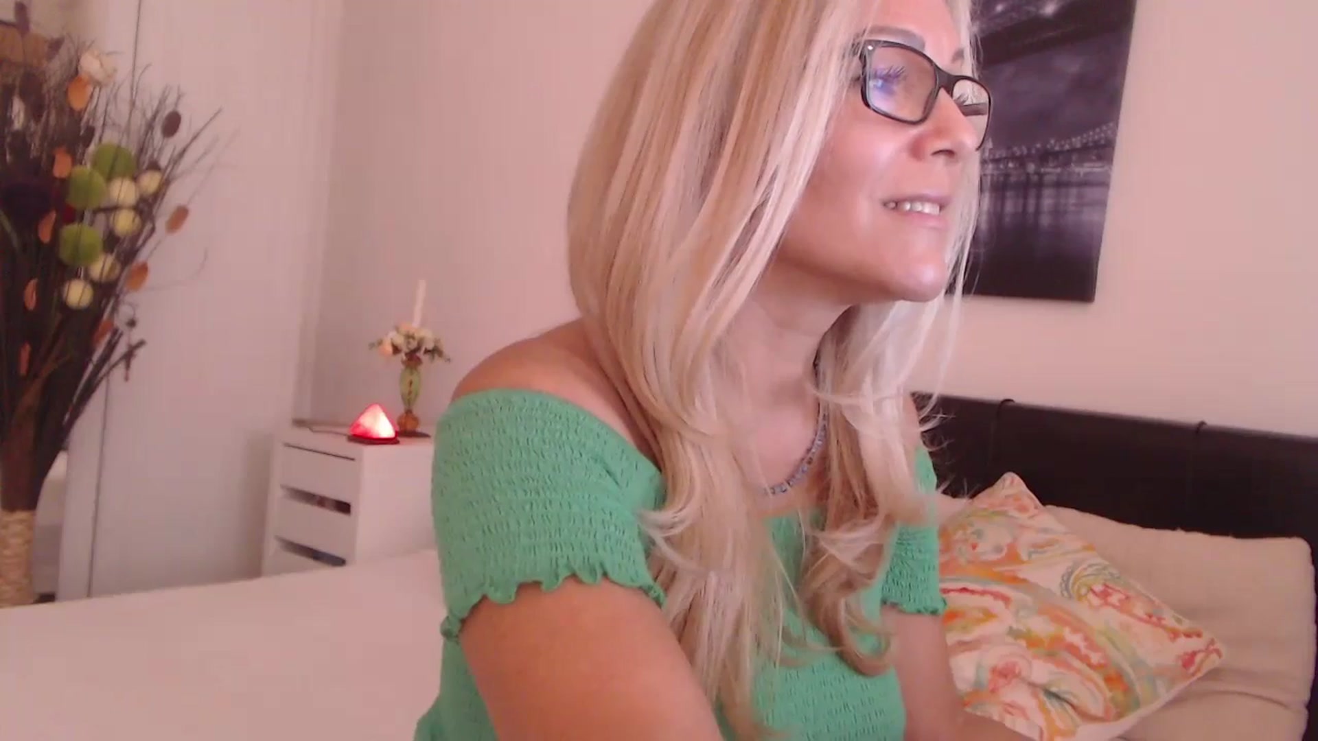 Gallery image thumbnail from Reeya71's myfreecams stream on, 10/08/2023, 10:35 image 11 of 20