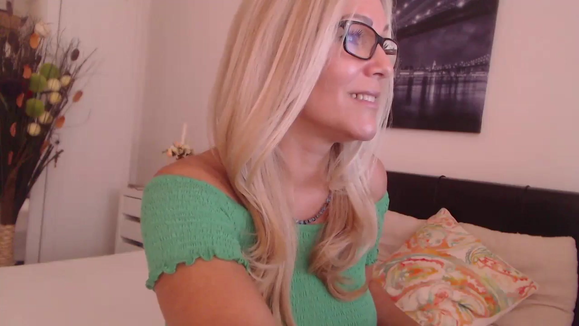 Gallery image thumbnail from Reeya71's myfreecams stream on, 10/08/2023, 10:35 image 19 of 20