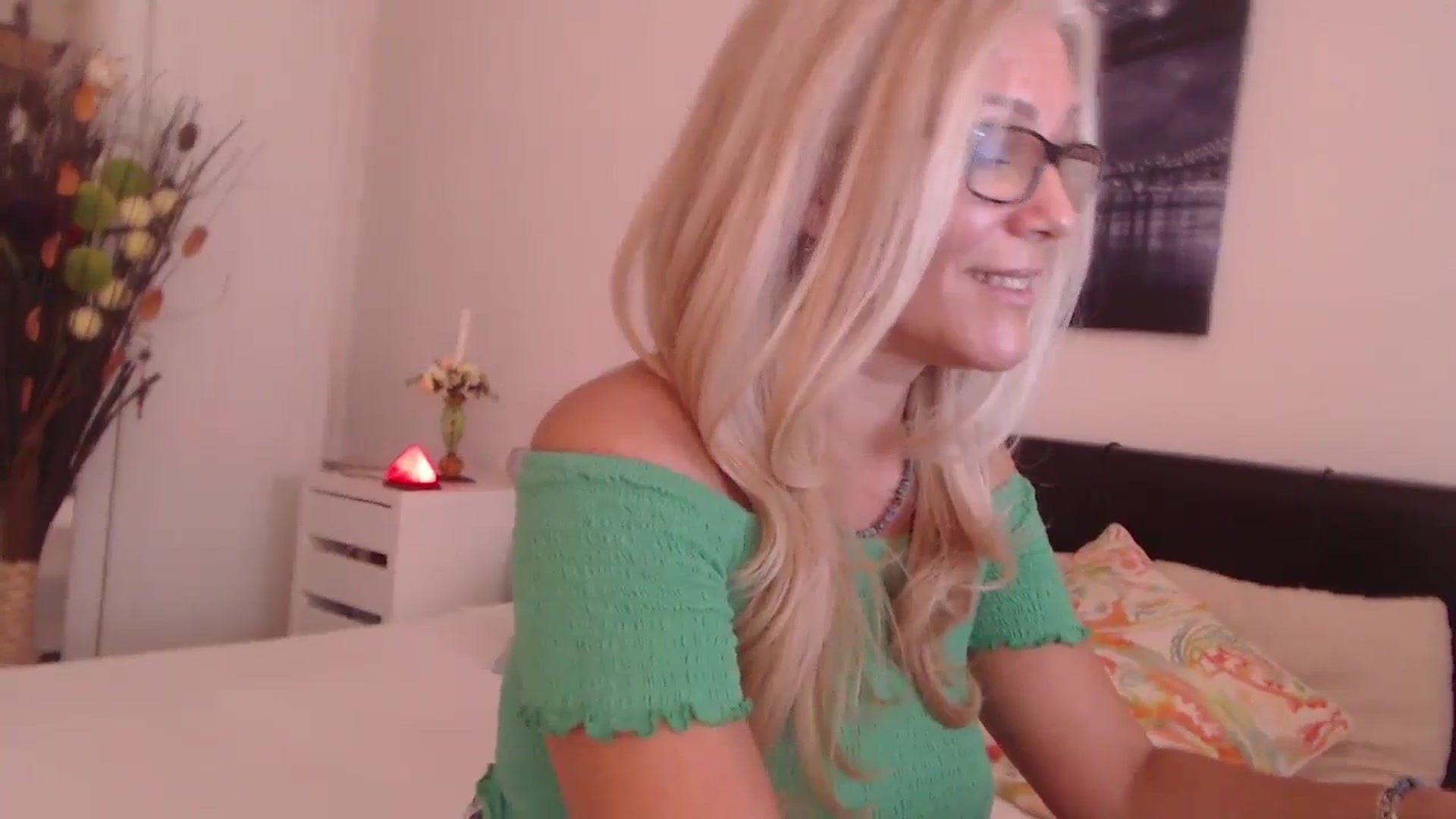 Gallery image thumbnail from Reeya71's myfreecams stream on, 10/08/2023, 10:35 image 16 of 20