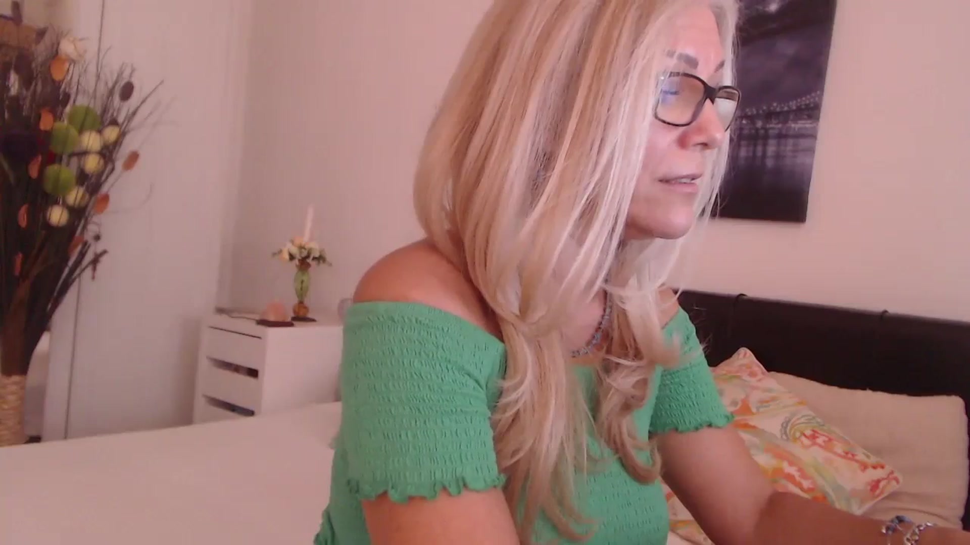 Gallery image thumbnail from Reeya71's myfreecams stream on, 10/08/2023, 10:35 image 12 of 20