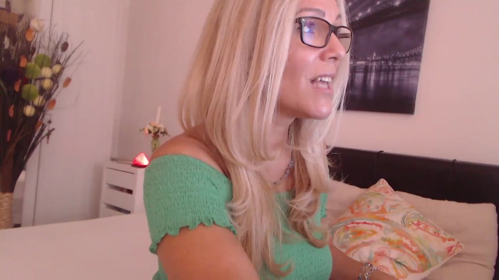 Gallery image thumbnail from Reeya71's myfreecams stream on, 10/08/2023, 10:35 image 10 of 20
