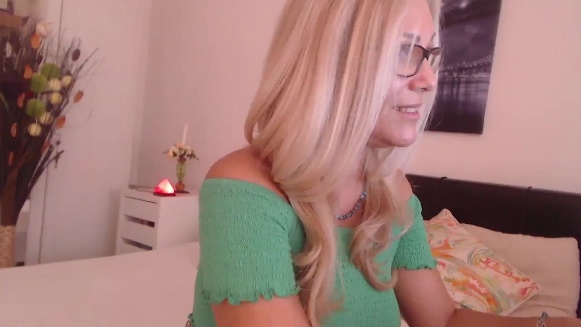 Gallery image thumbnail from Reeya71's myfreecams stream on, 10/08/2023, 10:35 image 18 of 20