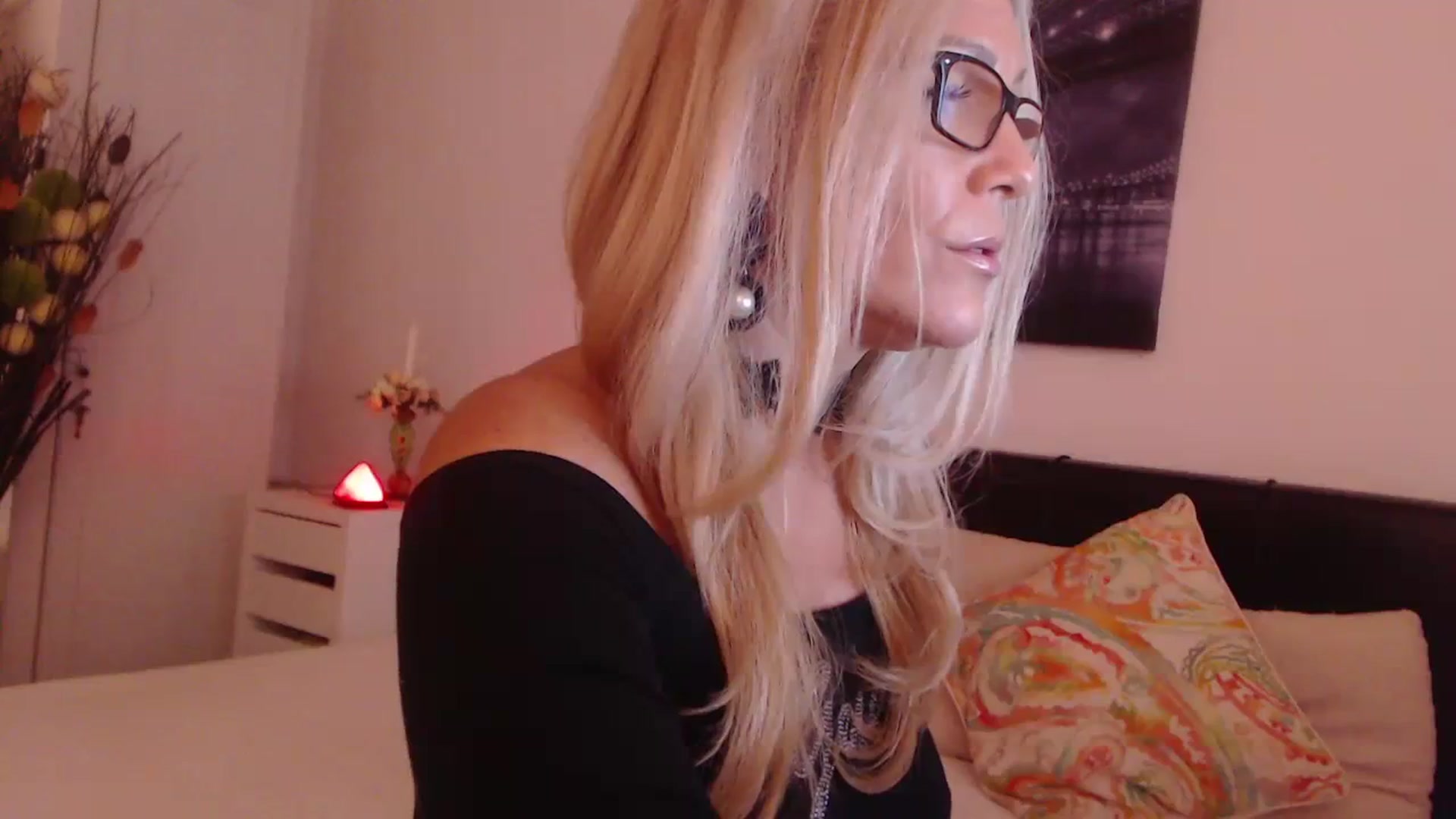 Gallery image thumbnail from Reeya71's myfreecams stream on, 10/10/2023, 03:01 image 2 of 20