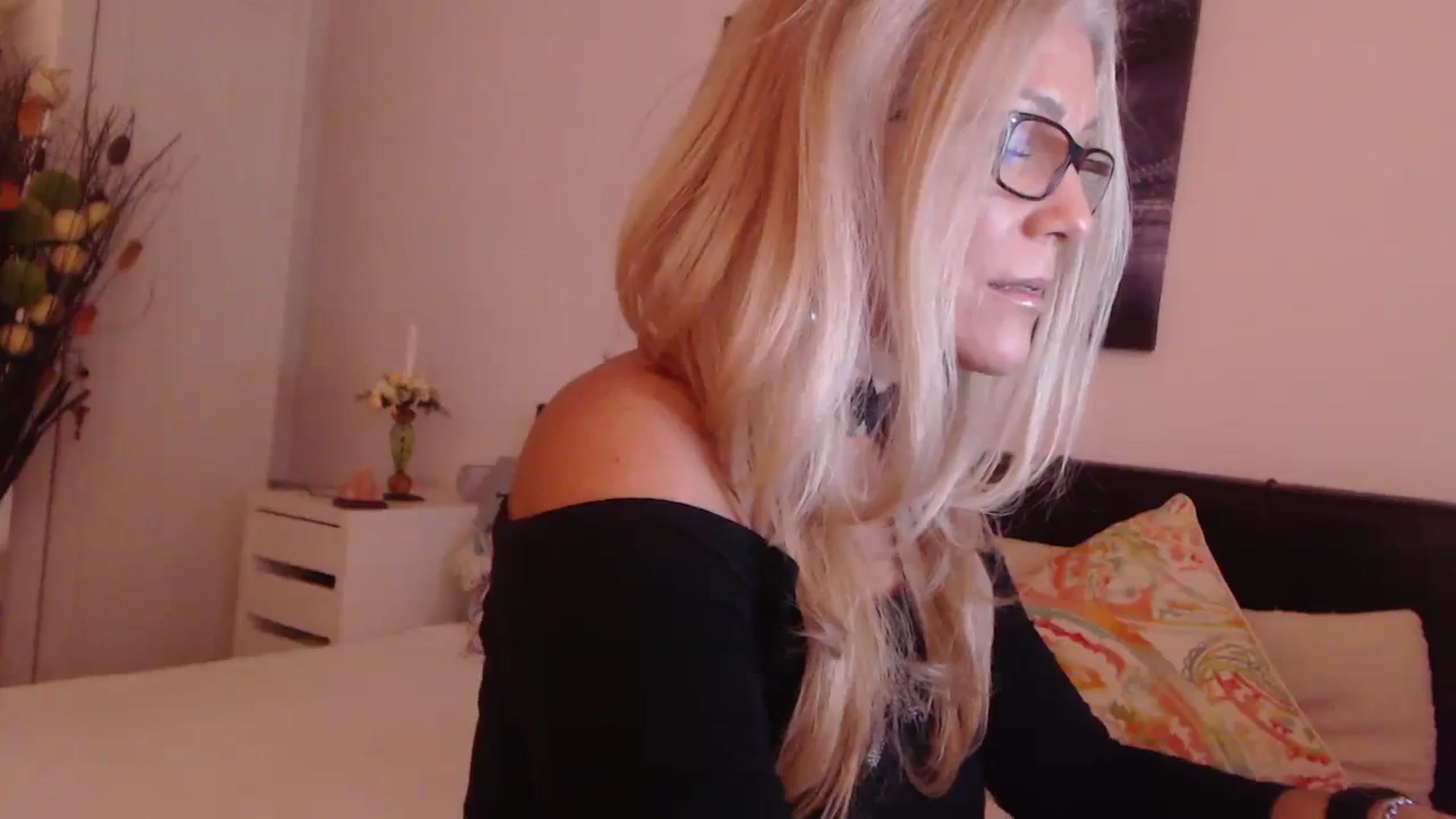 Gallery image thumbnail from Reeya71's myfreecams stream on, 10/10/2023, 03:01 image 12 of 20