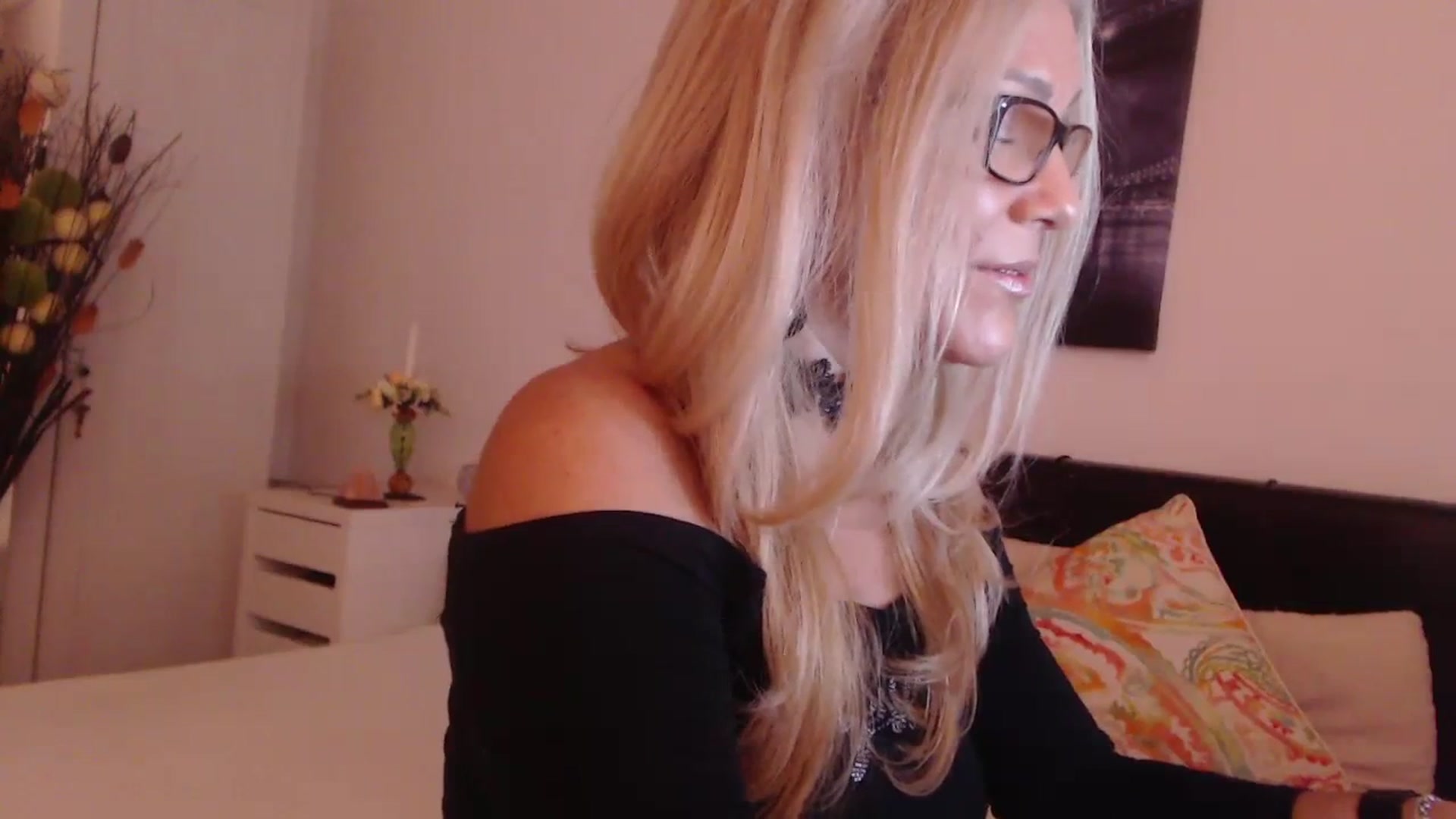 Gallery image thumbnail from Reeya71's myfreecams stream on, 10/10/2023, 03:01 image 9 of 20