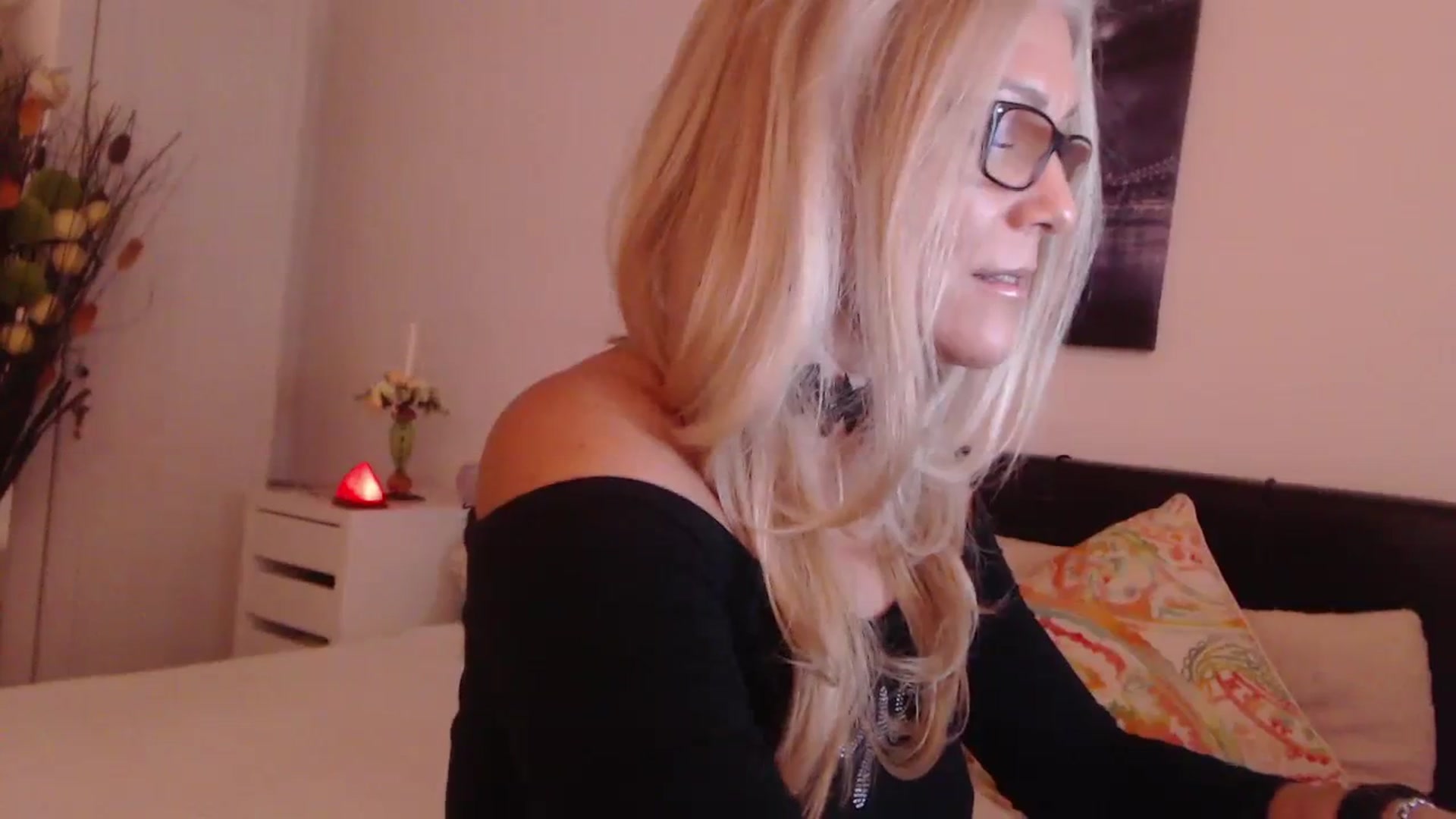 Gallery image thumbnail from Reeya71's myfreecams stream on, 10/10/2023, 03:01 image 7 of 20