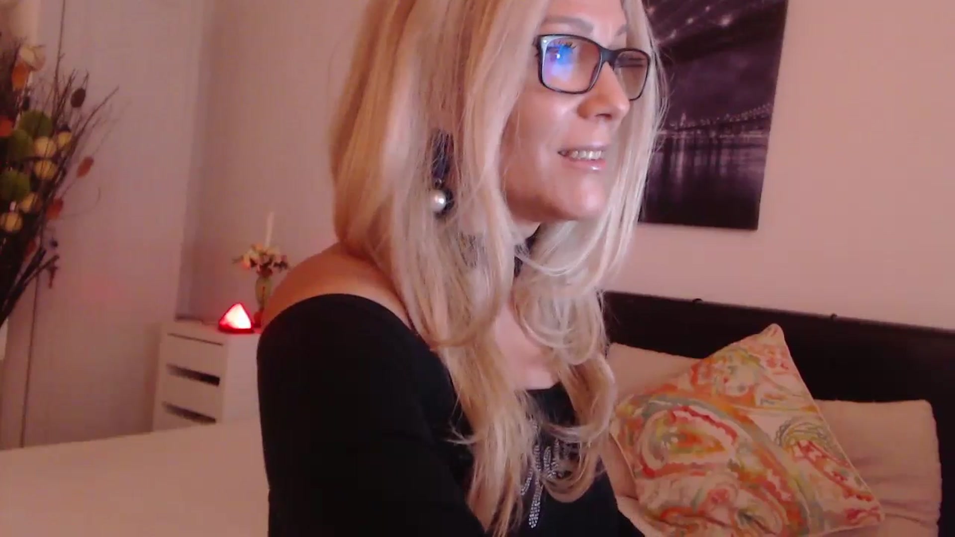 Gallery image thumbnail from Reeya71's myfreecams stream on, 10/10/2023, 03:01 image 5 of 20