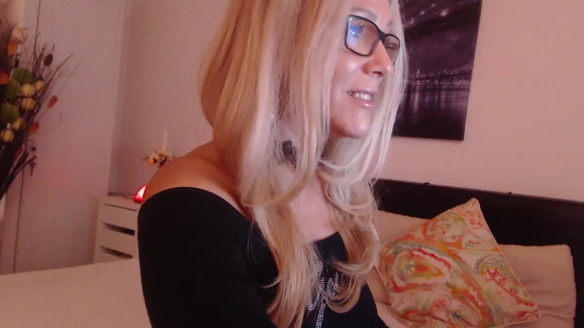 Gallery image thumbnail from Reeya71's myfreecams stream on, 10/10/2023, 03:01 image 1 of 20