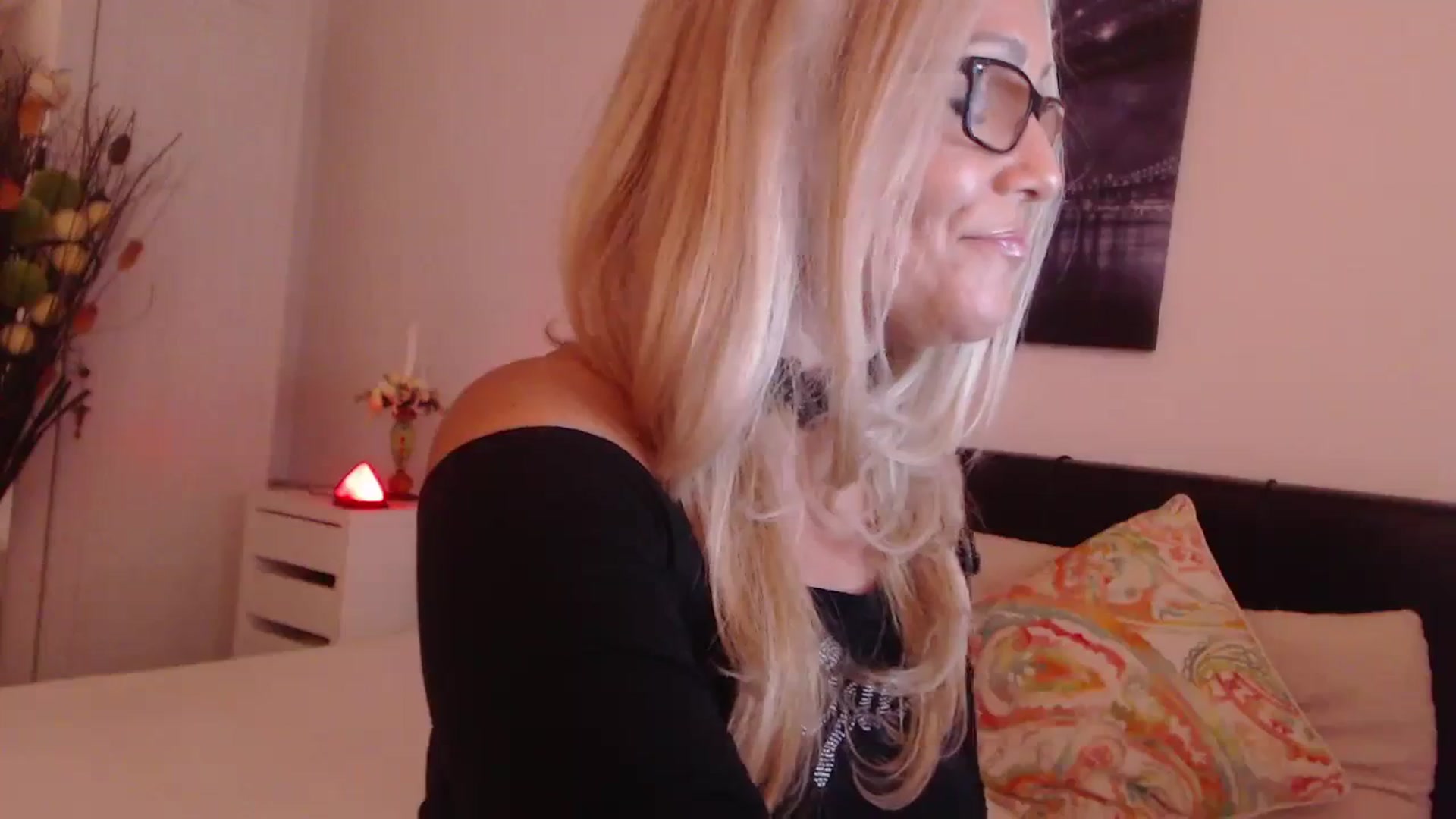 Gallery image thumbnail from Reeya71's myfreecams stream on, 10/10/2023, 03:01 image 8 of 20