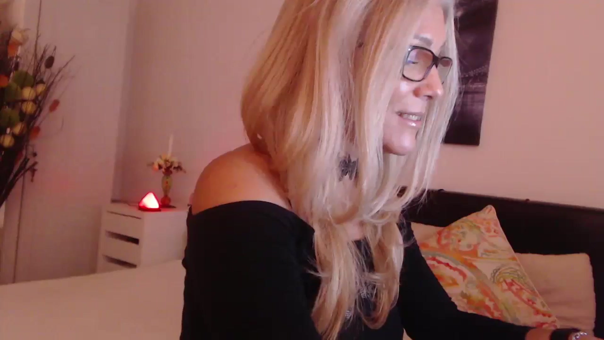 Gallery image thumbnail from Reeya71's myfreecams stream on, 10/10/2023, 03:01 image 11 of 20