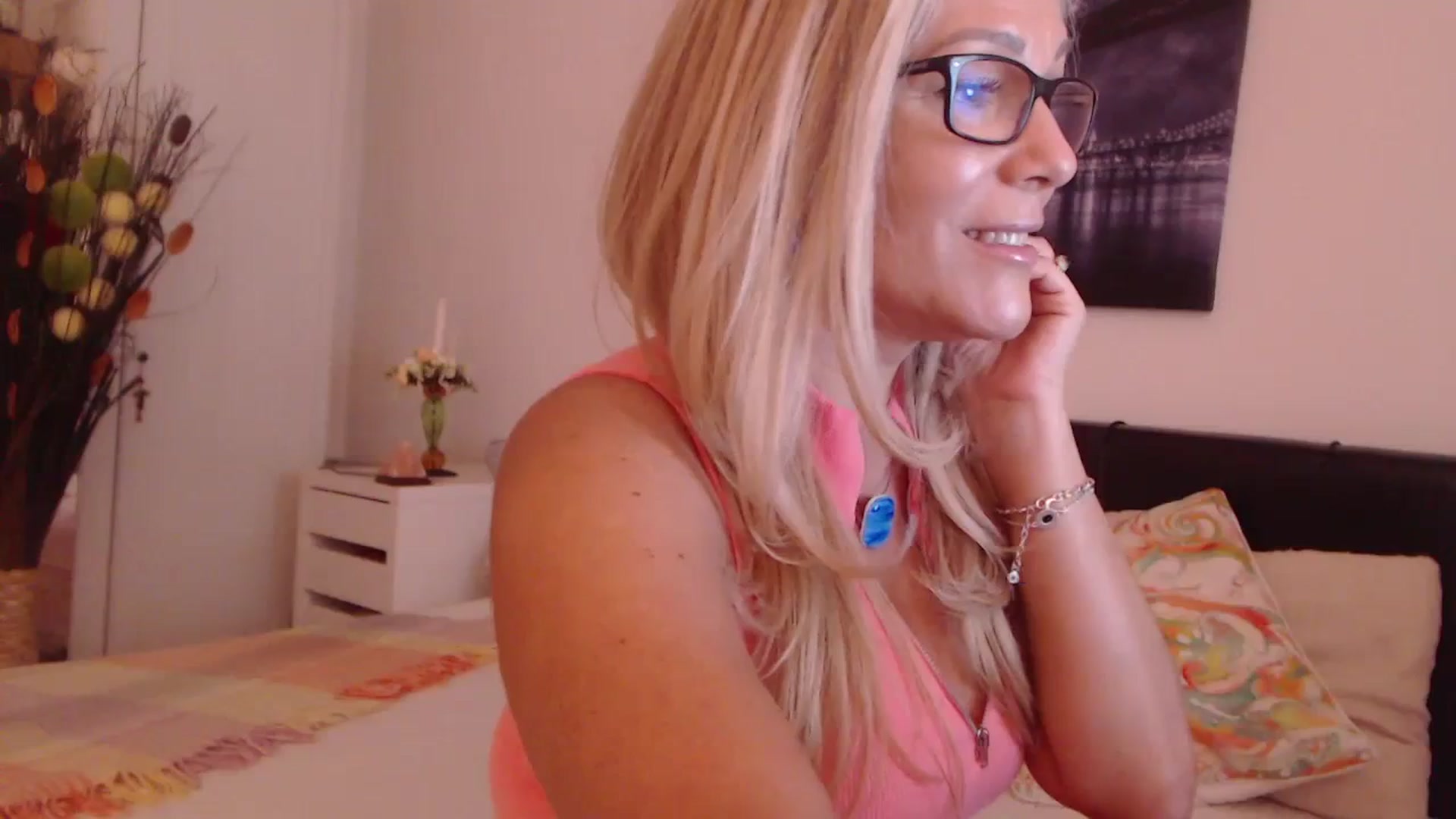Gallery image thumbnail from Reeya71's myfreecams stream on, 10/13/2023, 05:58 image 1 of 20