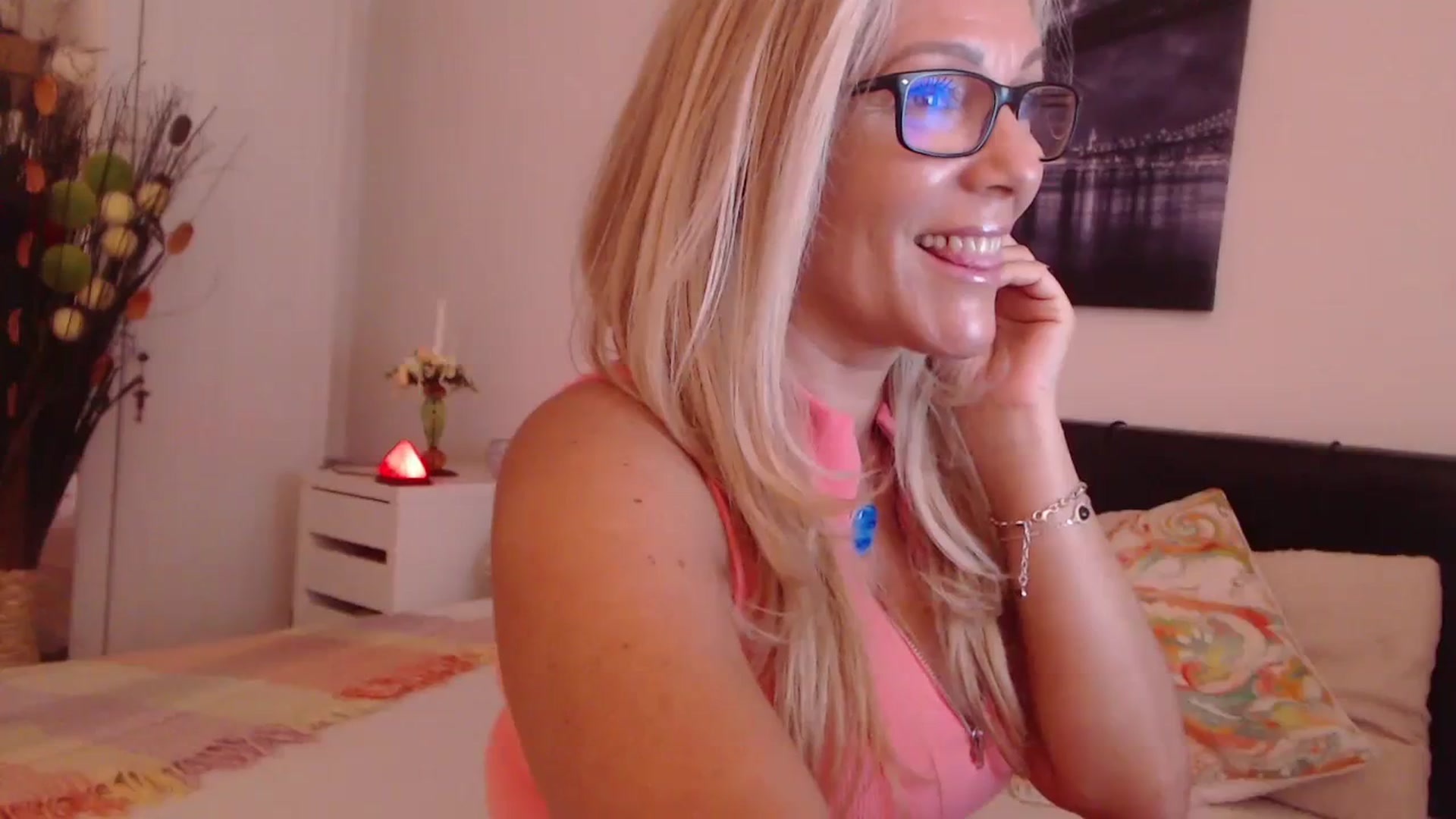 Gallery image thumbnail from Reeya71's myfreecams stream on, 10/13/2023, 05:58 image 17 of 20