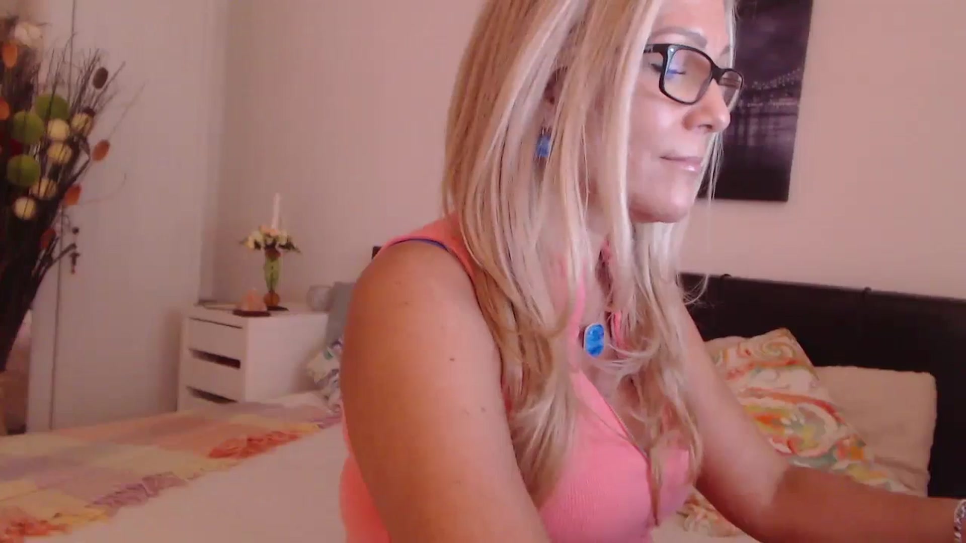 Gallery image thumbnail from Reeya71's myfreecams stream on, 10/13/2023, 07:21 image 12 of 20