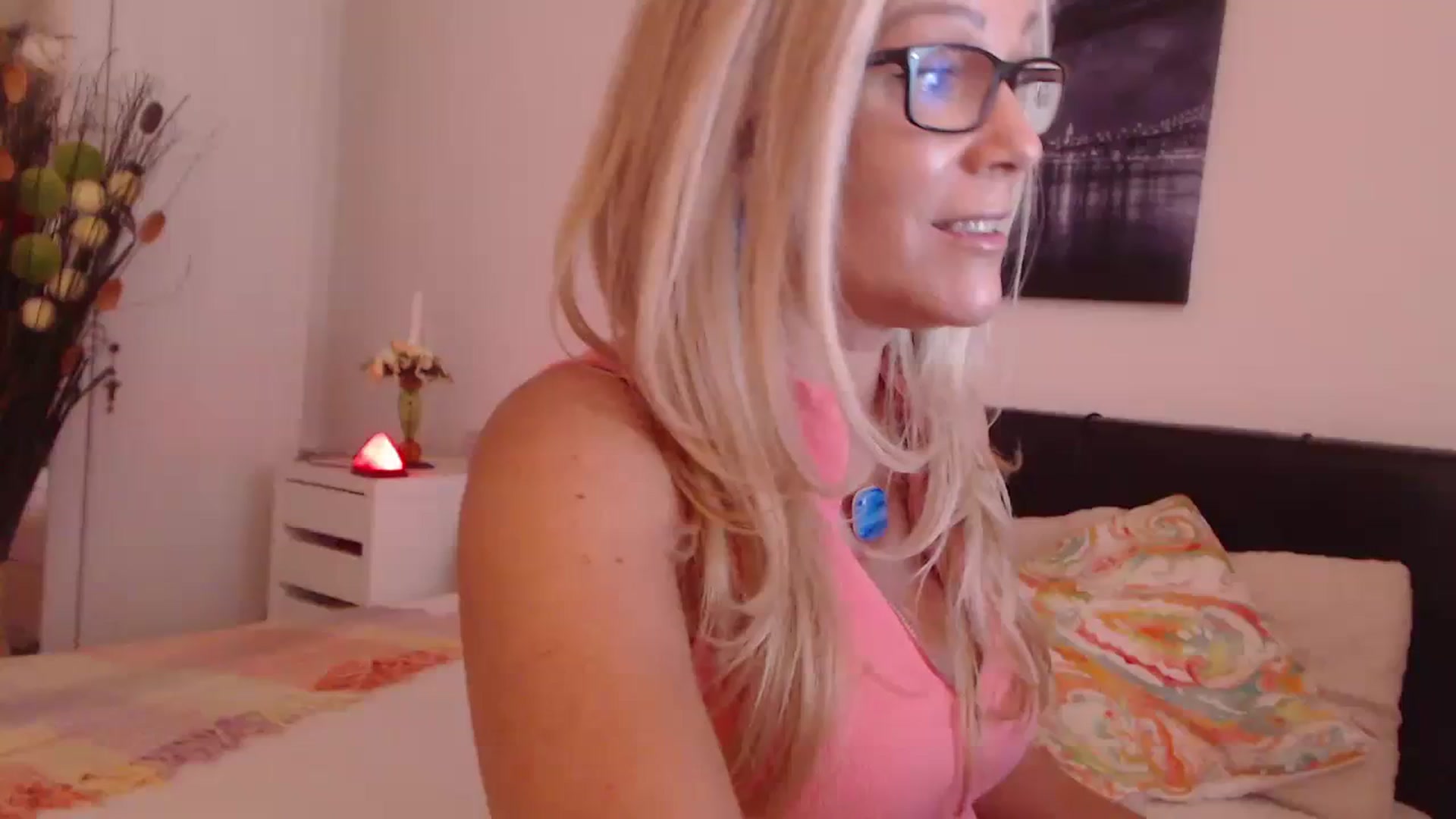 Gallery image thumbnail from Reeya71's myfreecams stream on, 10/13/2023, 07:21 image 16 of 20
