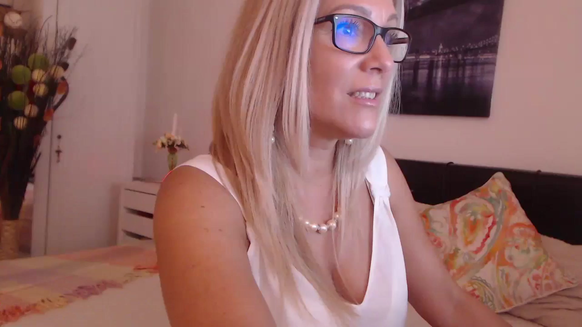 Gallery image thumbnail from Reeya71's myfreecams stream on, 10/20/2023, 08:16 image 1 of 20
