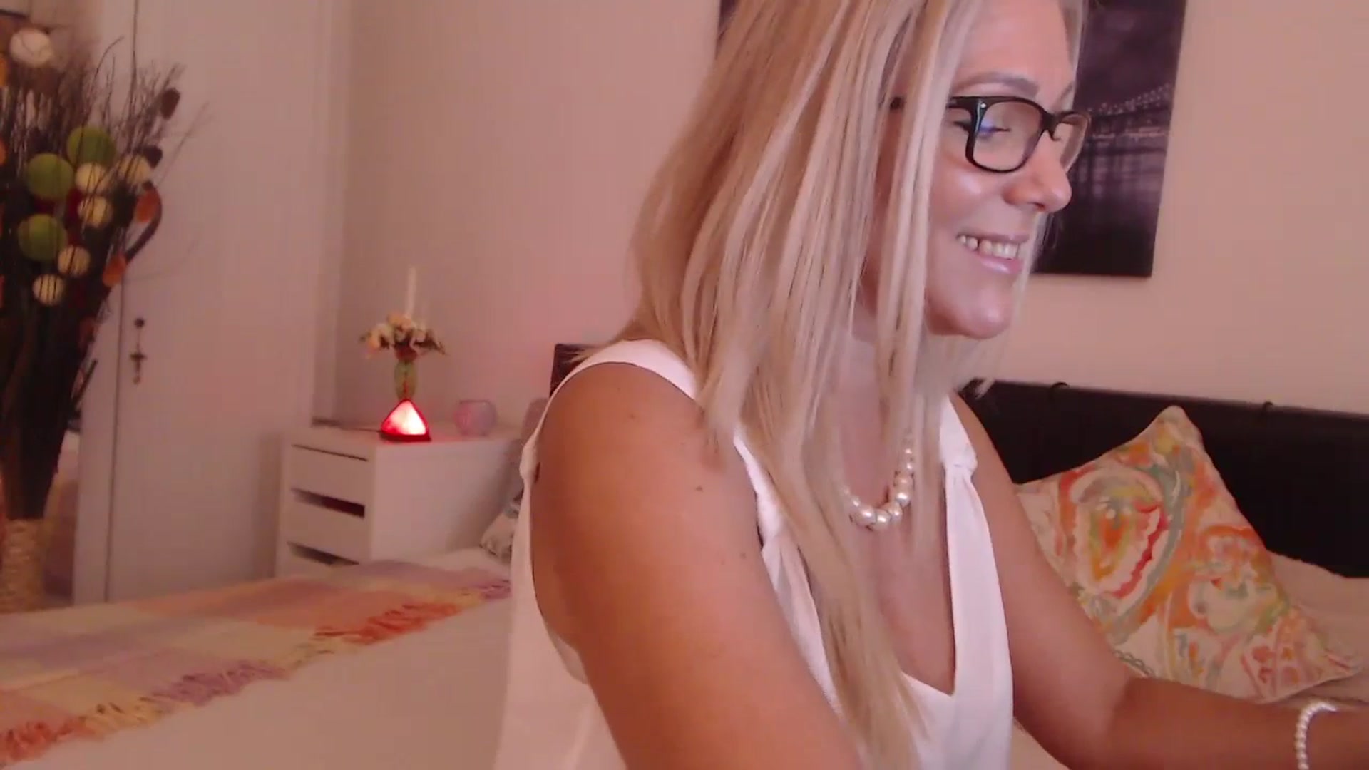 Gallery image thumbnail from Reeya71's myfreecams stream on, 10/20/2023, 08:16 image 14 of 20