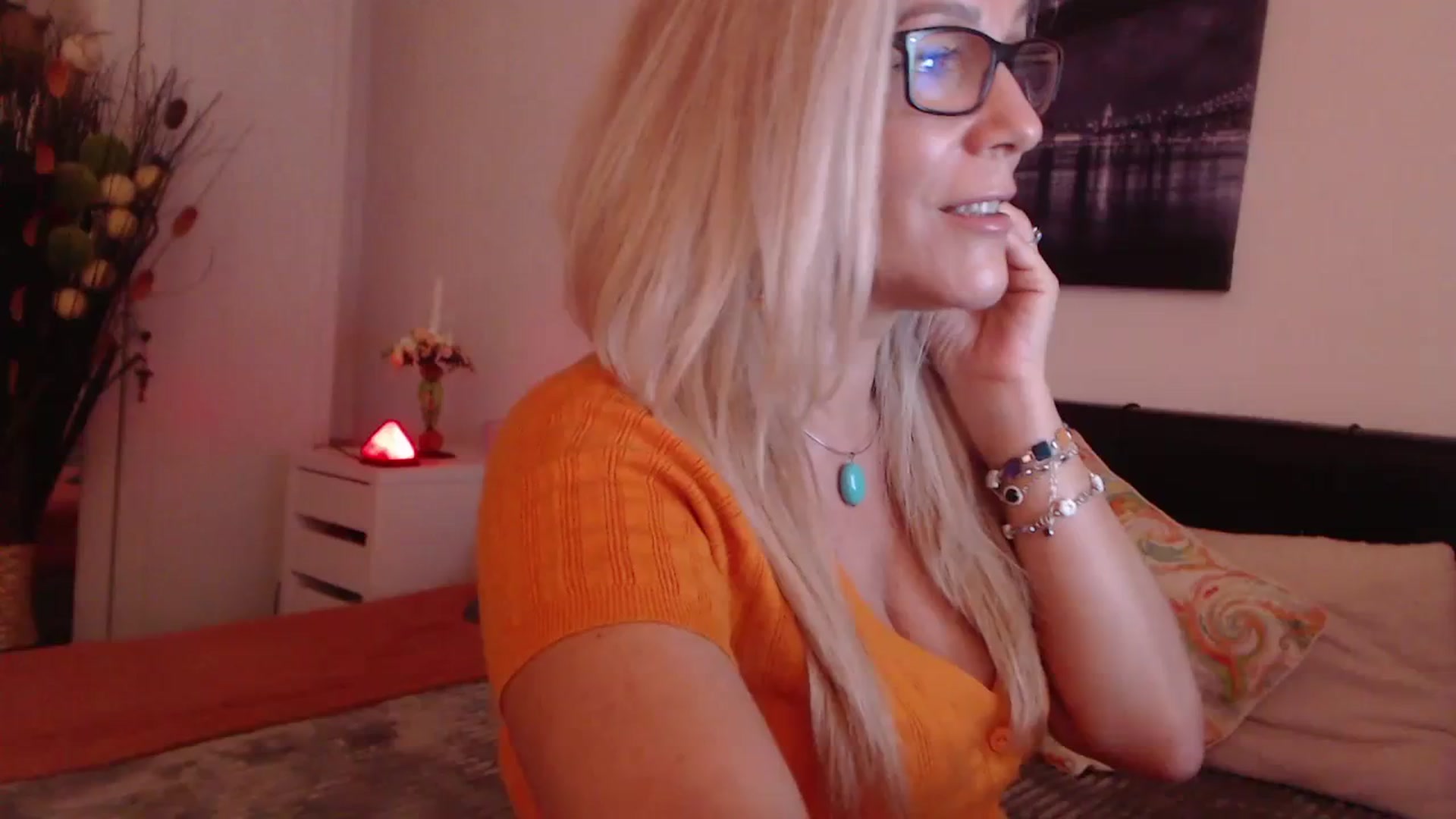 Gallery image thumbnail from Reeya71's myfreecams stream on, 10/25/2023, 04:03 image 1 of 20
