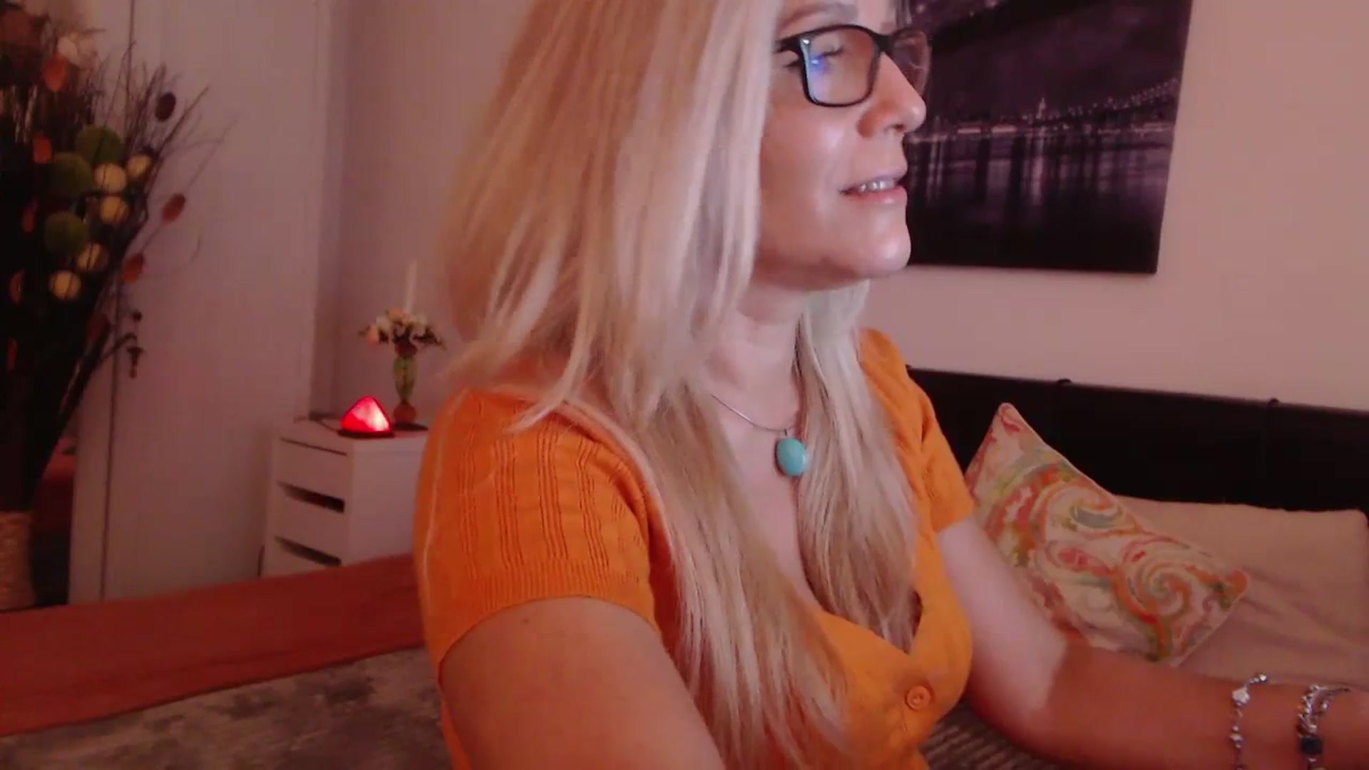 Gallery image thumbnail from Reeya71's myfreecams stream on, 10/25/2023, 04:03 image 18 of 20