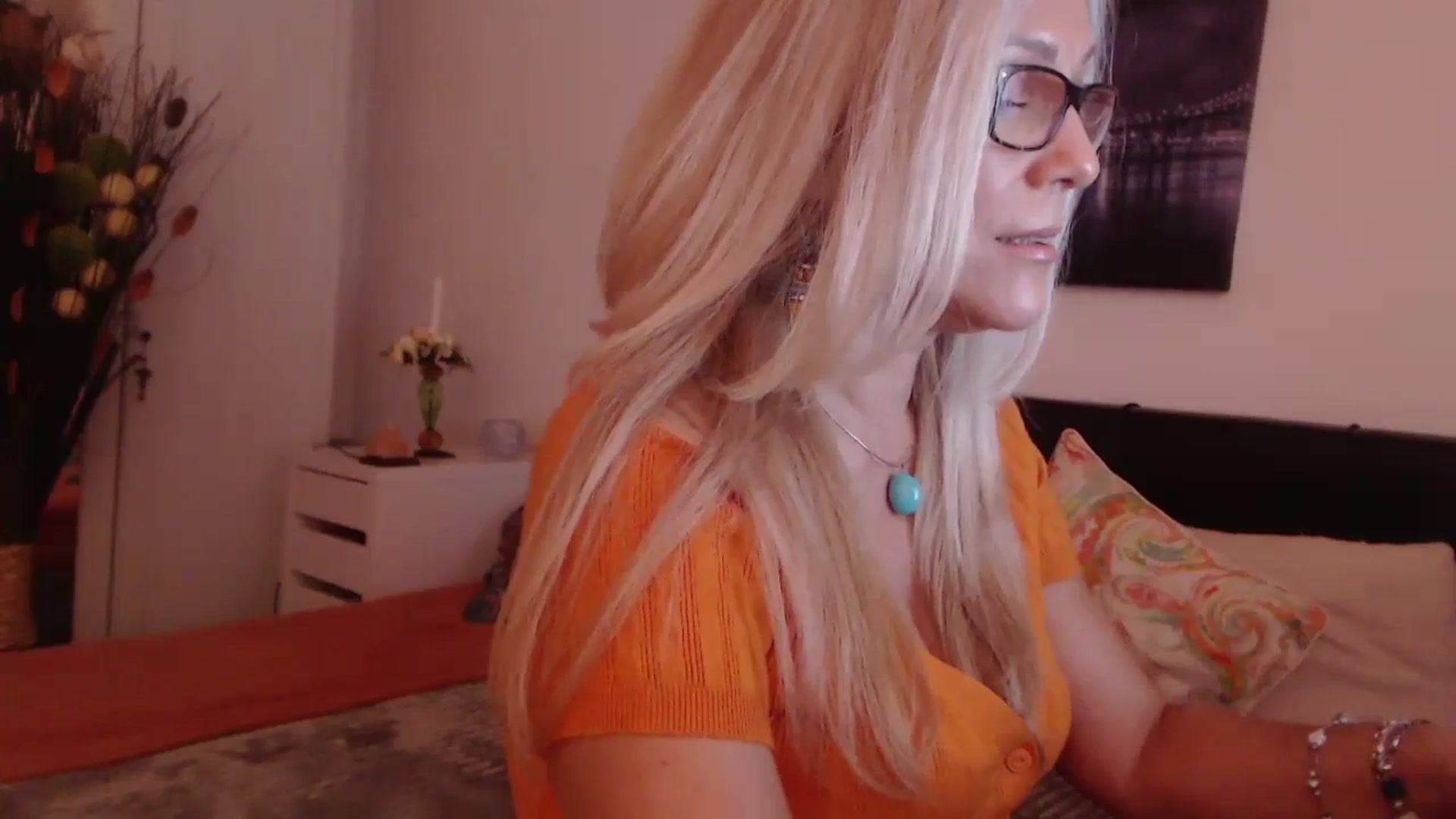 Gallery image thumbnail from Reeya71's myfreecams stream on, 10/25/2023, 04:03 image 16 of 20