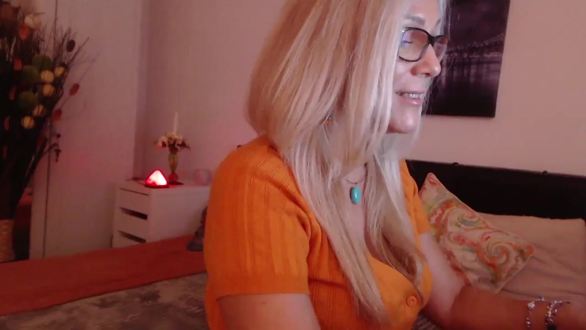 Gallery image thumbnail from Reeya71's myfreecams stream on, 10/25/2023, 04:03 image 10 of 20
