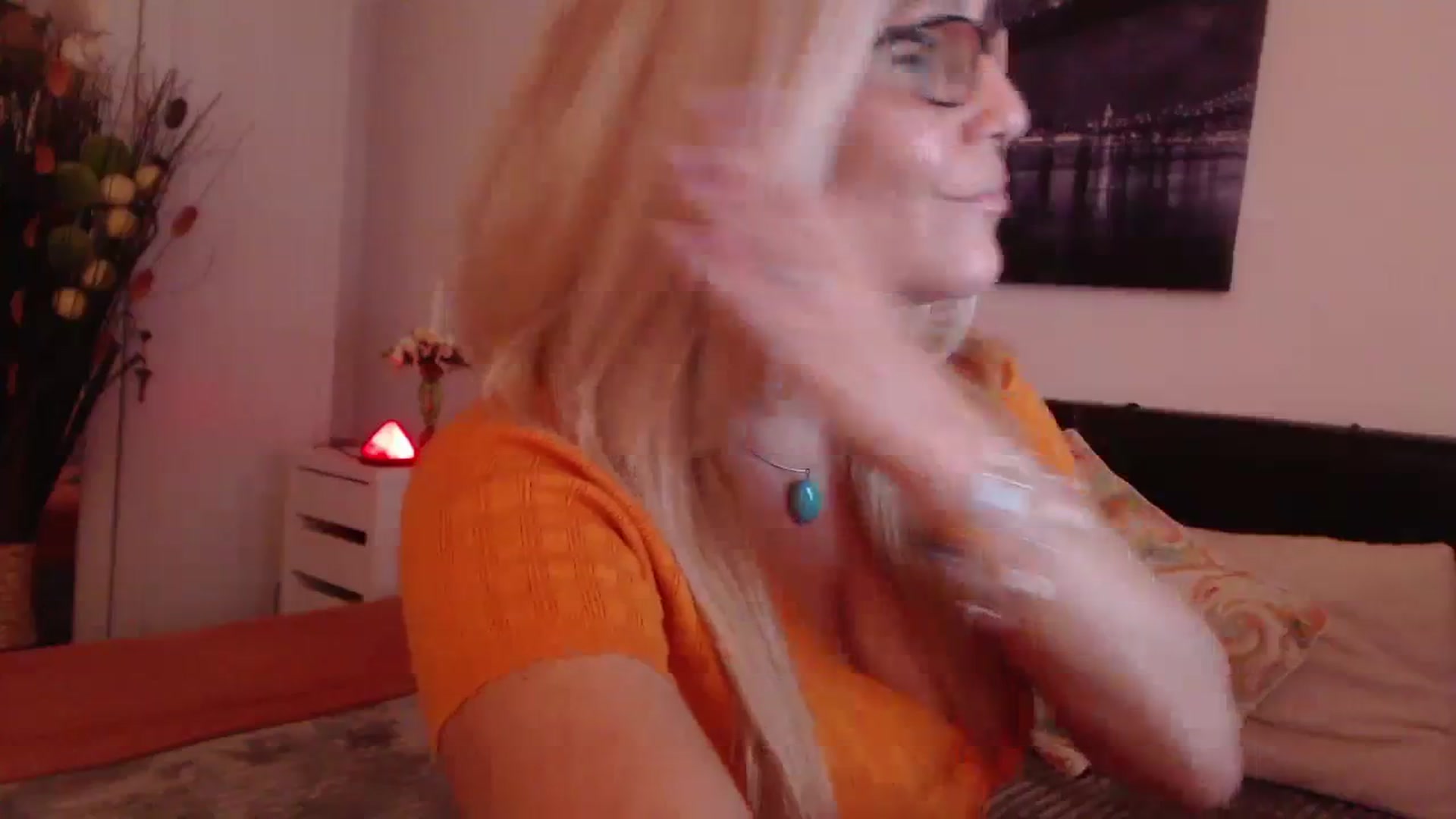 Gallery image thumbnail from Reeya71's myfreecams stream on, 10/25/2023, 04:03 image 6 of 20
