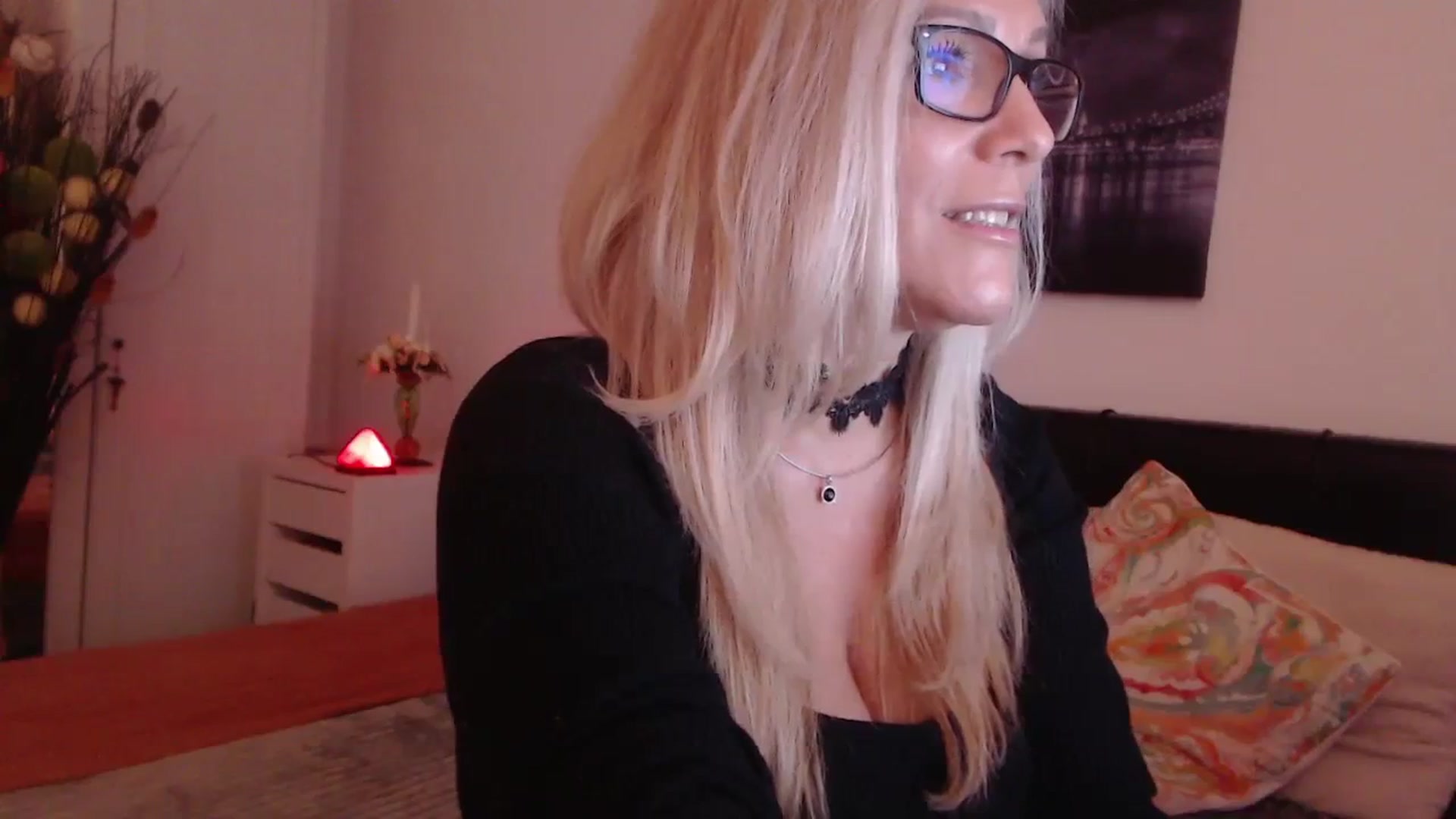 Gallery image thumbnail from Reeya71's myfreecams stream on, 10/26/2023, 04:39 image 12 of 20