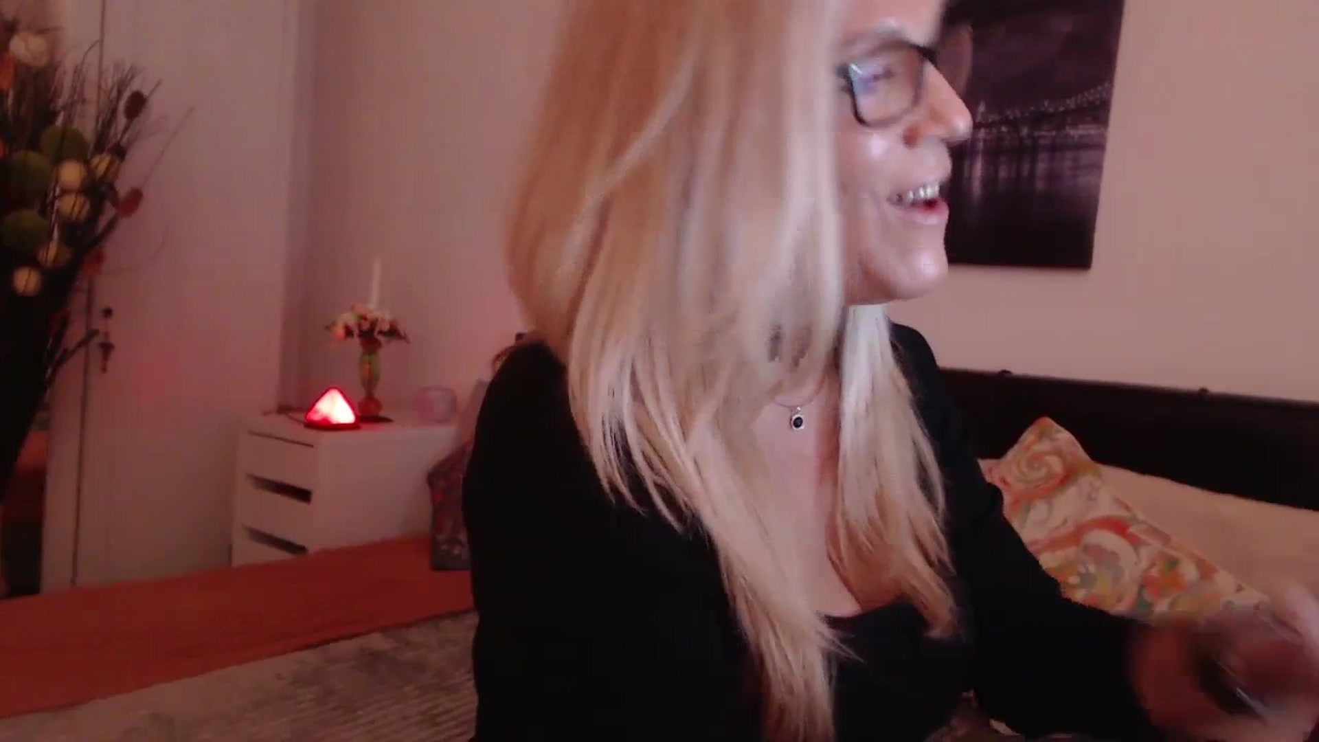 Gallery image thumbnail from Reeya71's myfreecams stream on, 10/26/2023, 04:39 image 6 of 20