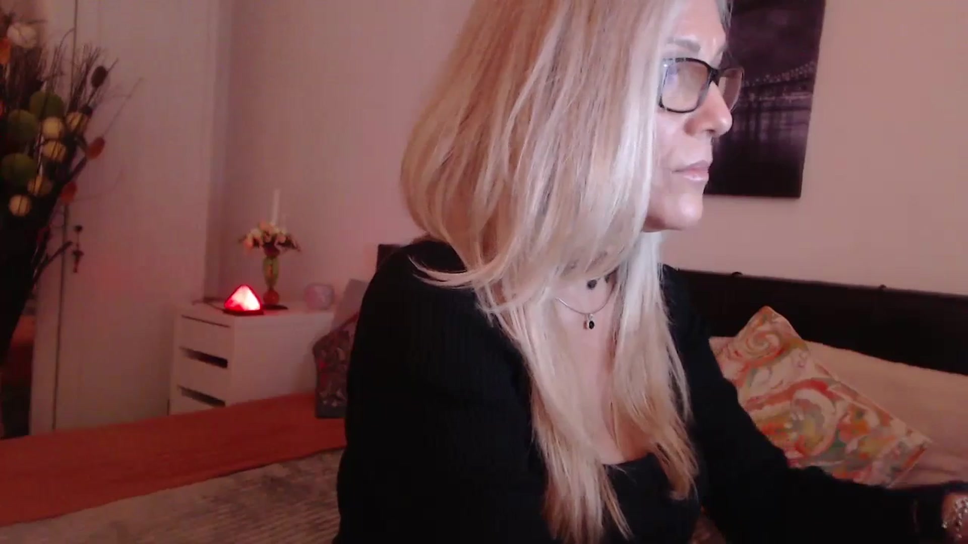 Gallery image thumbnail from Reeya71's myfreecams stream on, 10/26/2023, 04:39 image 15 of 20