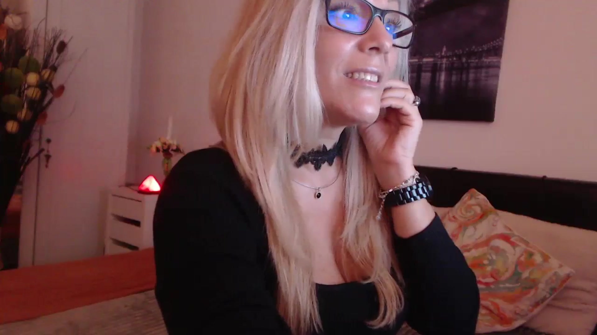 Gallery image thumbnail from Reeya71's myfreecams stream on, 10/26/2023, 04:39 image 9 of 20