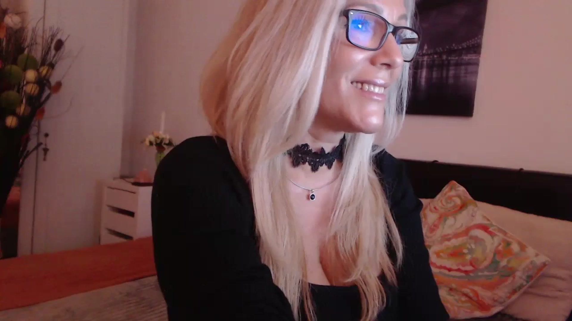 Gallery image thumbnail from Reeya71's myfreecams stream on, 10/26/2023, 04:39 image 16 of 20