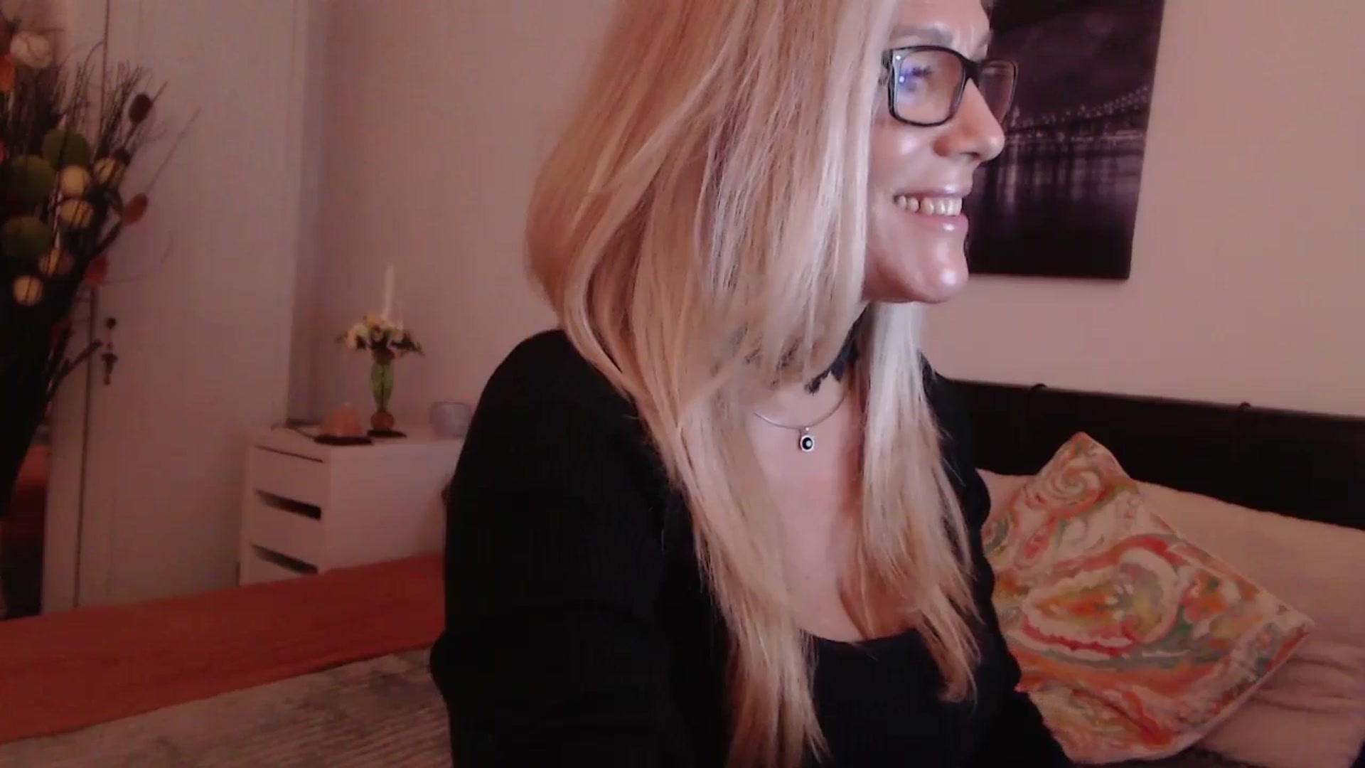 Gallery image thumbnail from Reeya71's myfreecams stream on, 10/26/2023, 04:39 image 7 of 20
