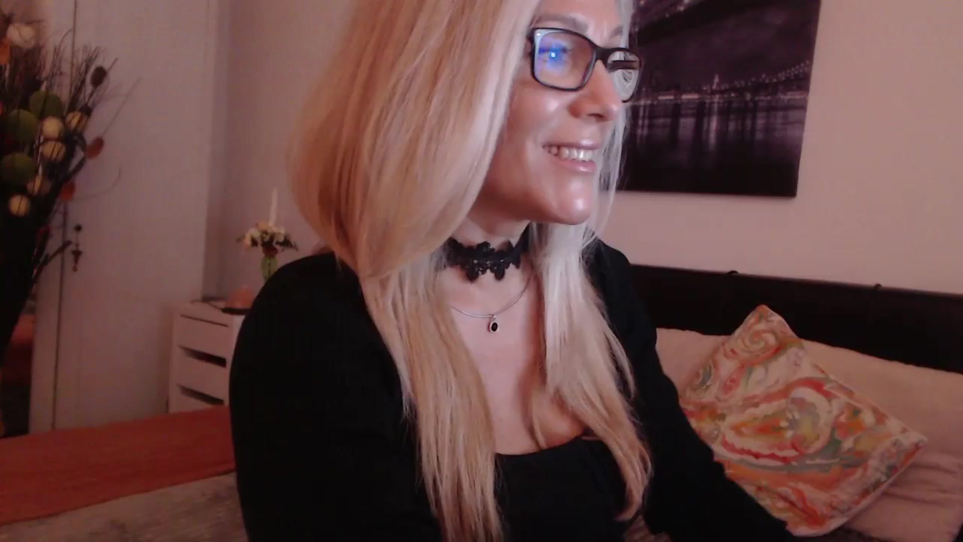 Gallery image thumbnail from Reeya71's myfreecams stream on, 10/26/2023, 04:39 image 1 of 20