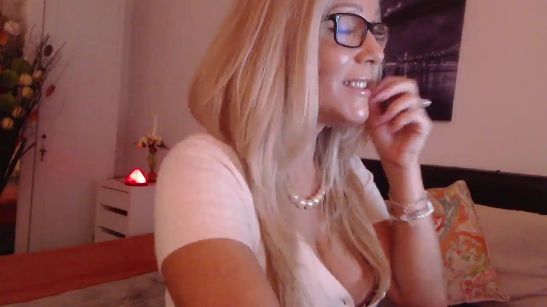 Gallery image thumbnail from Reeya71's myfreecams stream on, 10/27/2023, 03:53 image 4 of 20