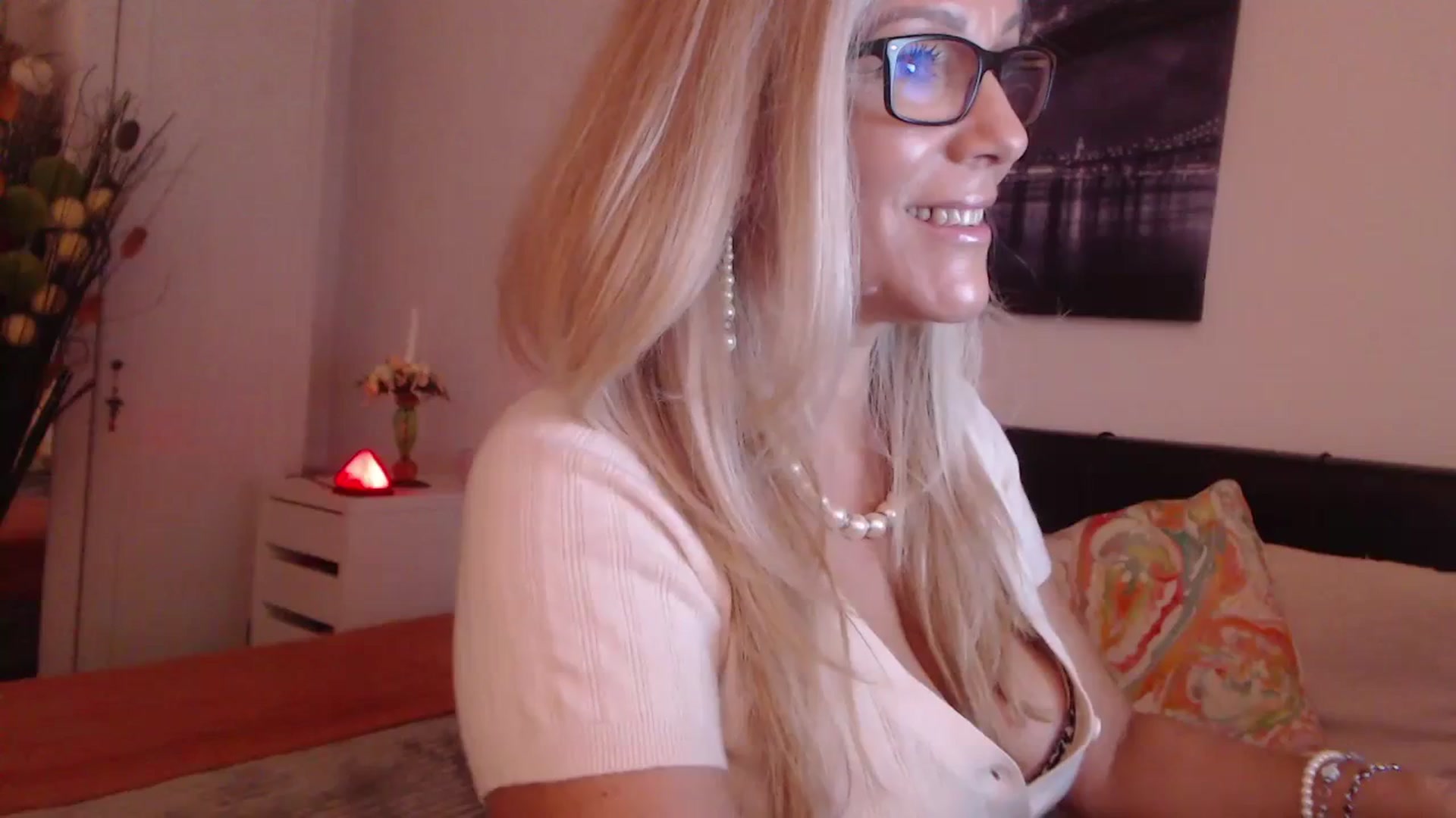 Gallery image thumbnail from Reeya71's myfreecams stream on, 10/27/2023, 03:53 image 13 of 20